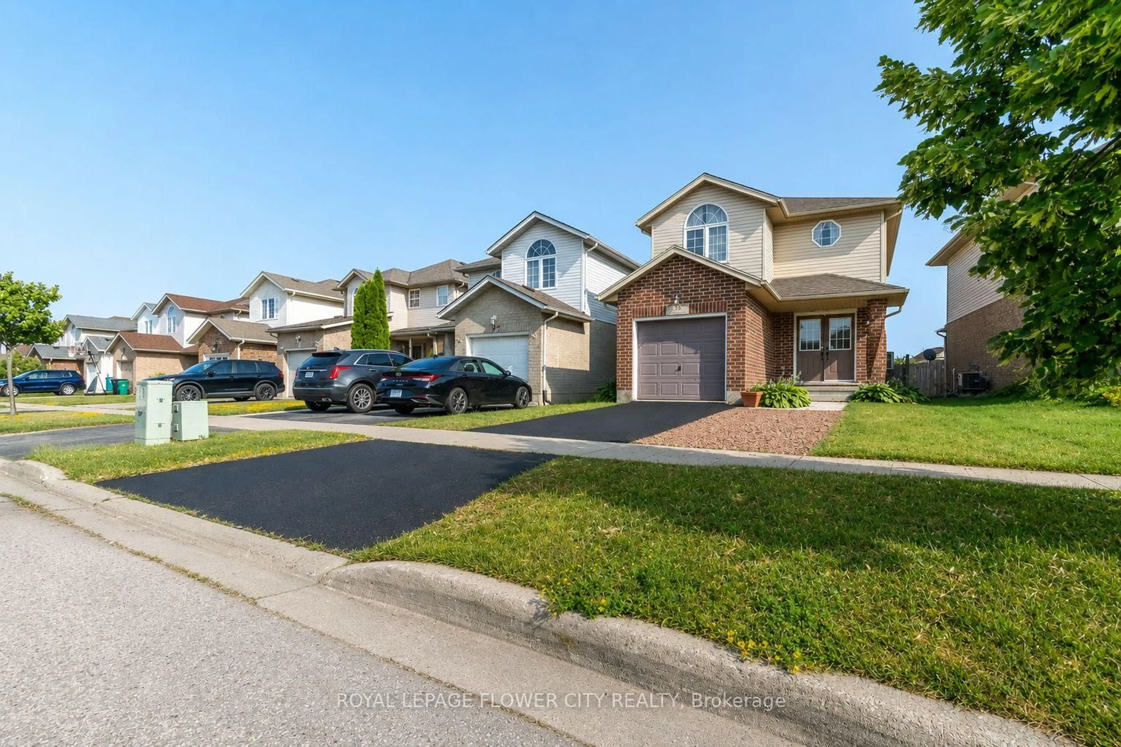 A pic from outside/outdoor area/front of a property/back of a property/a pic from drone, street for 99 Windflower Dr, Kitchener Ontario N2E 4B3