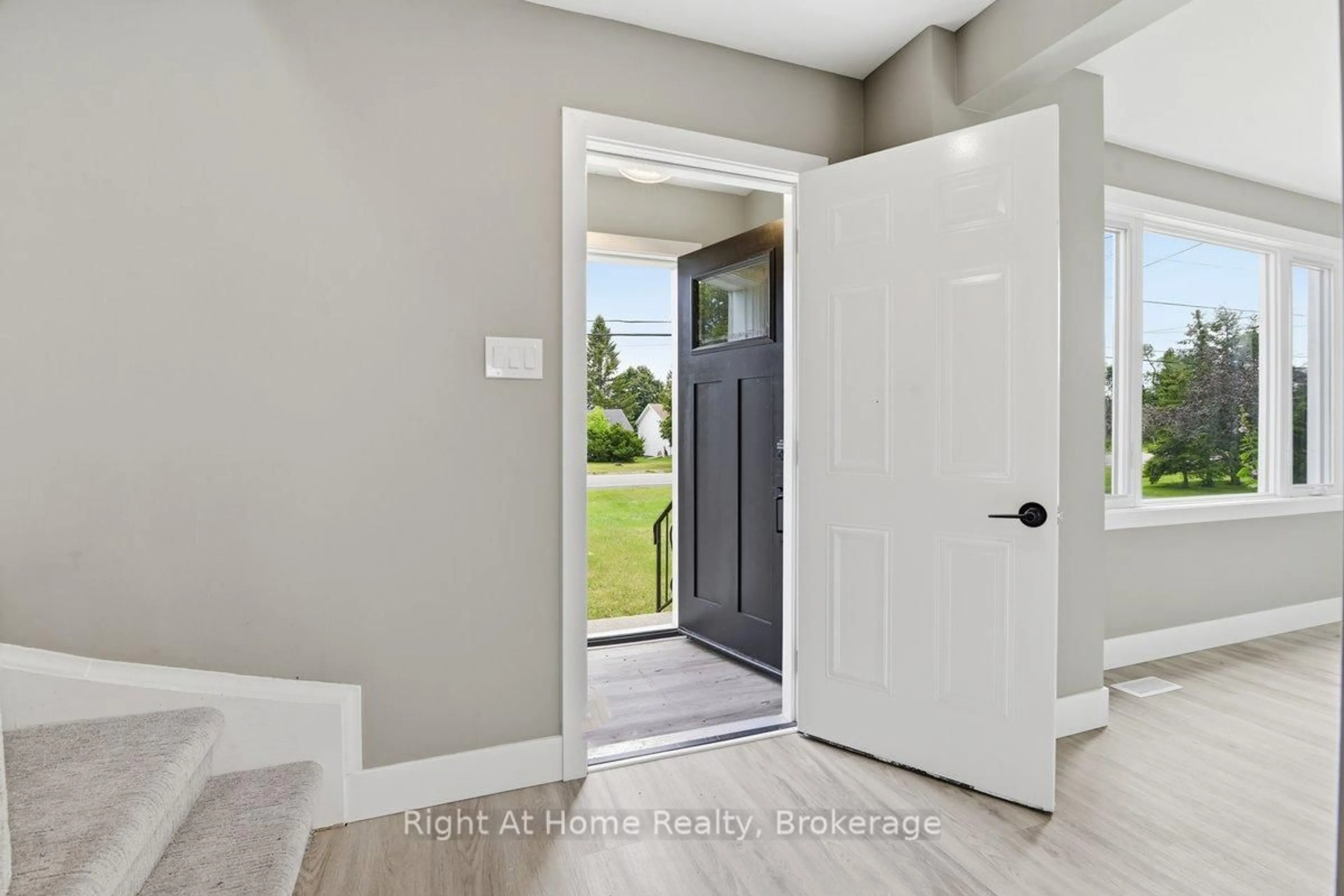 Indoor entryway for 721 Harmony Rd, Corbyville Ontario K0K 1V0