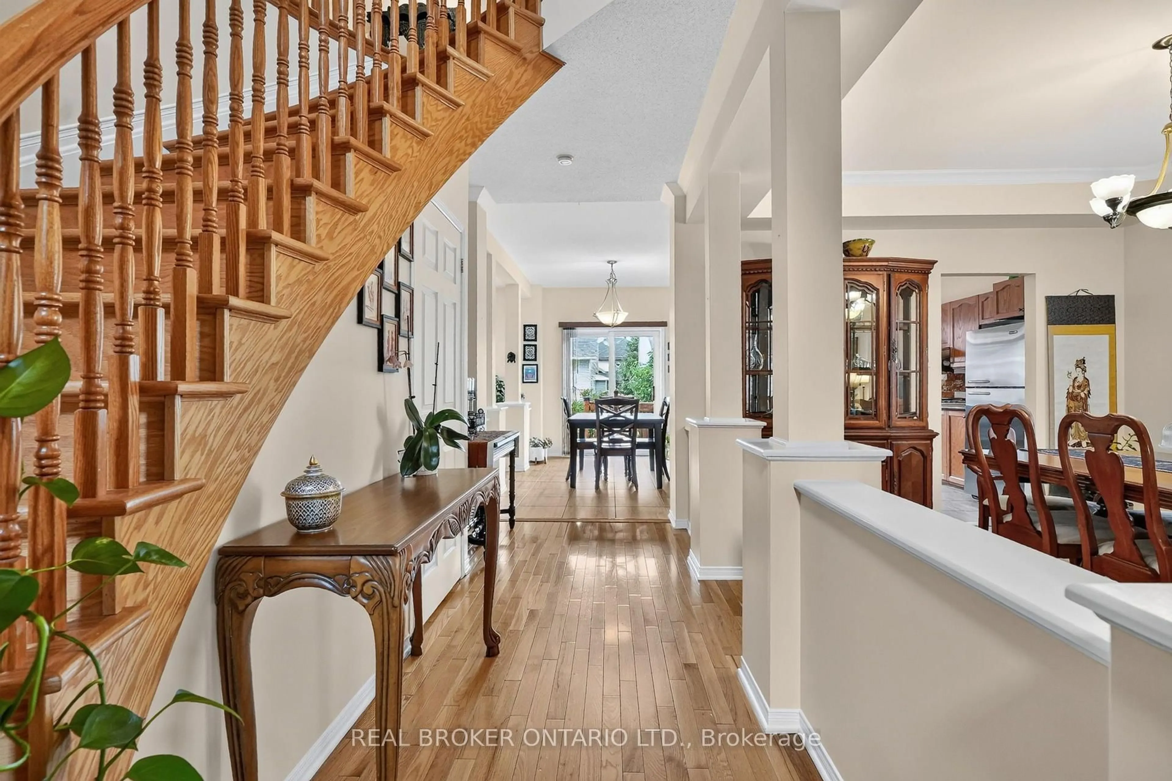 Indoor entryway for 157 Fairlop Way, Ottawa Ontario K2J 5B8