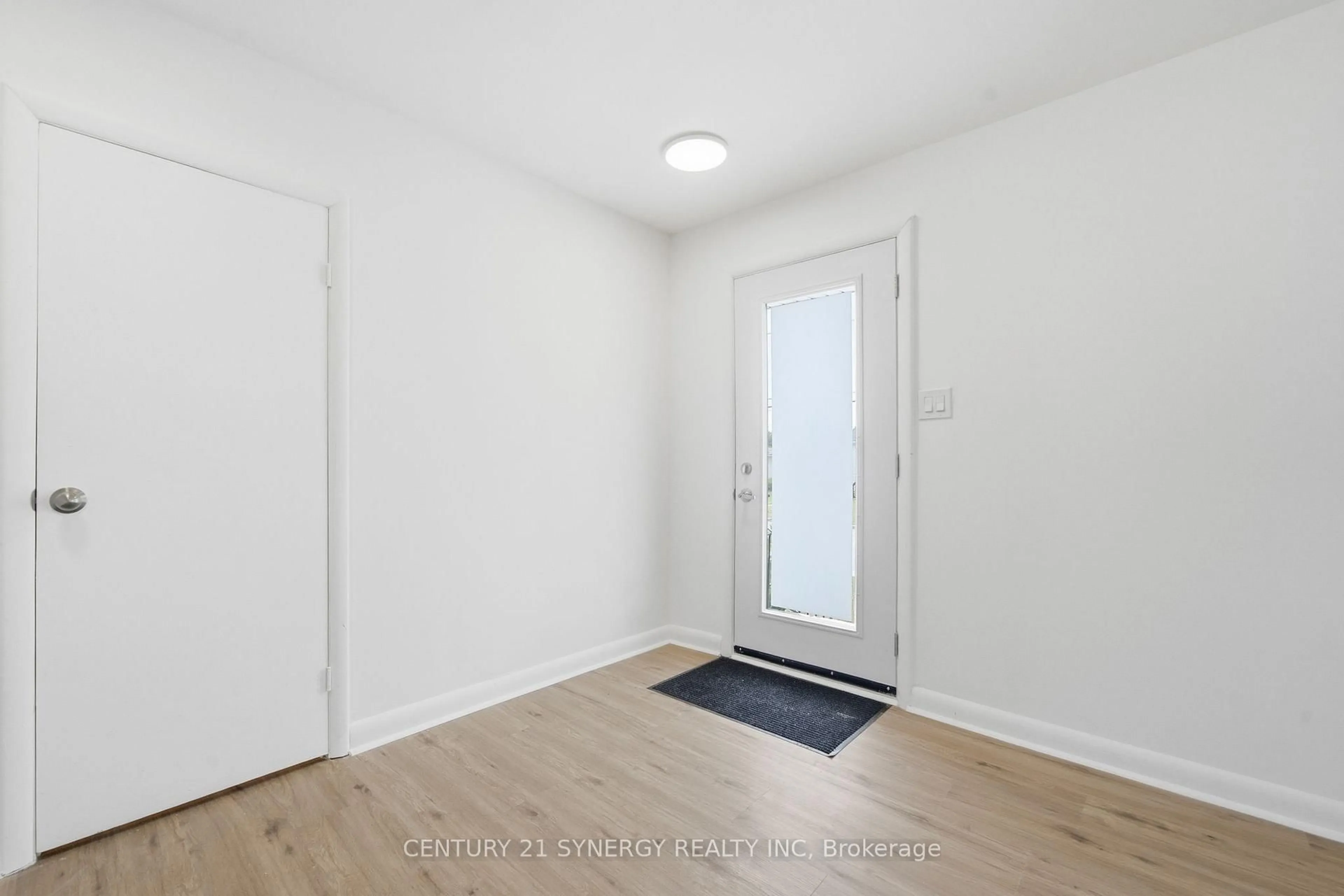 Indoor entryway for 95 West St, Quinte West Ontario K8V 2M3
