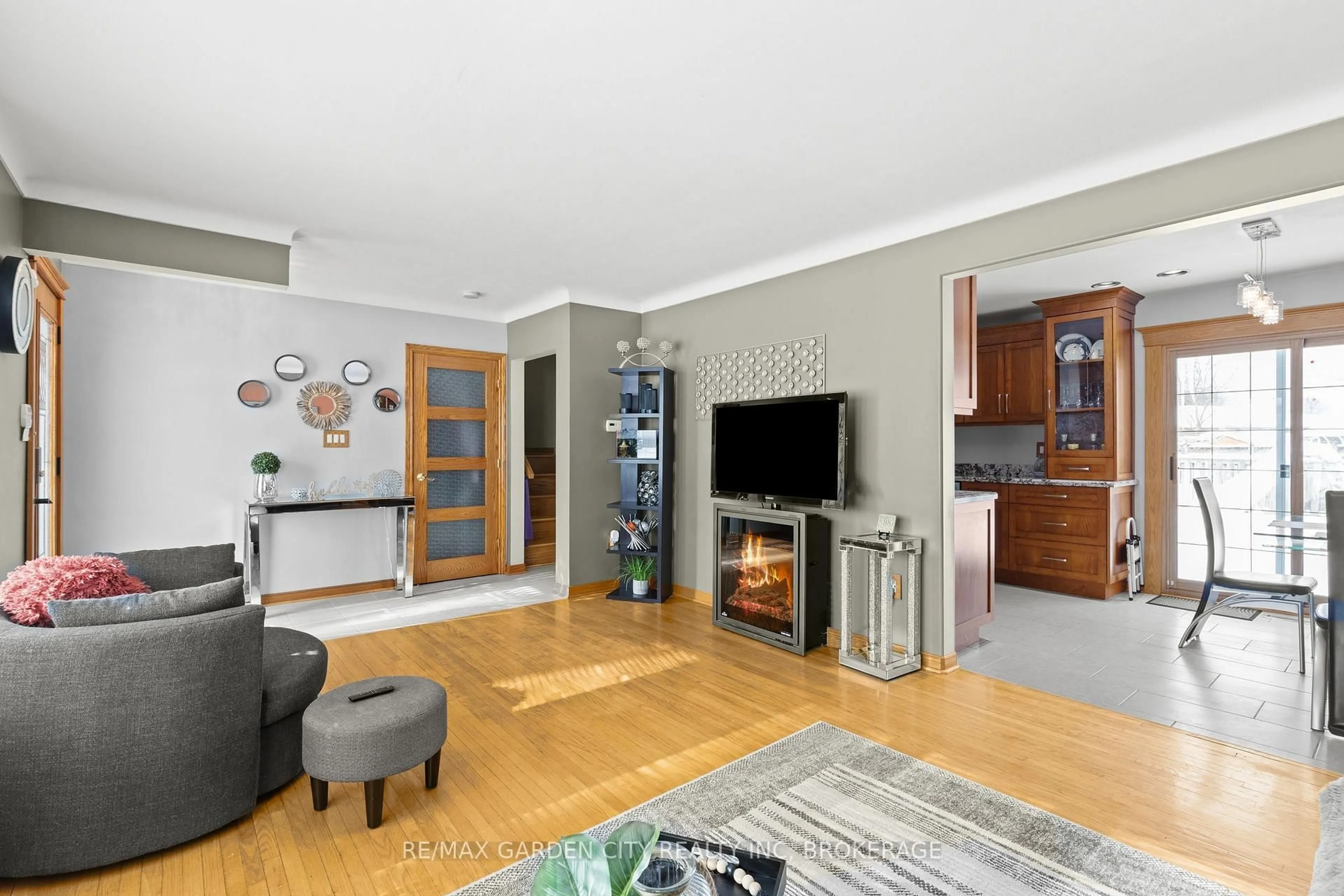 Living room with furniture, unknown for 8842 Roosevelt St, Niagara Falls Ontario L2G 7A2