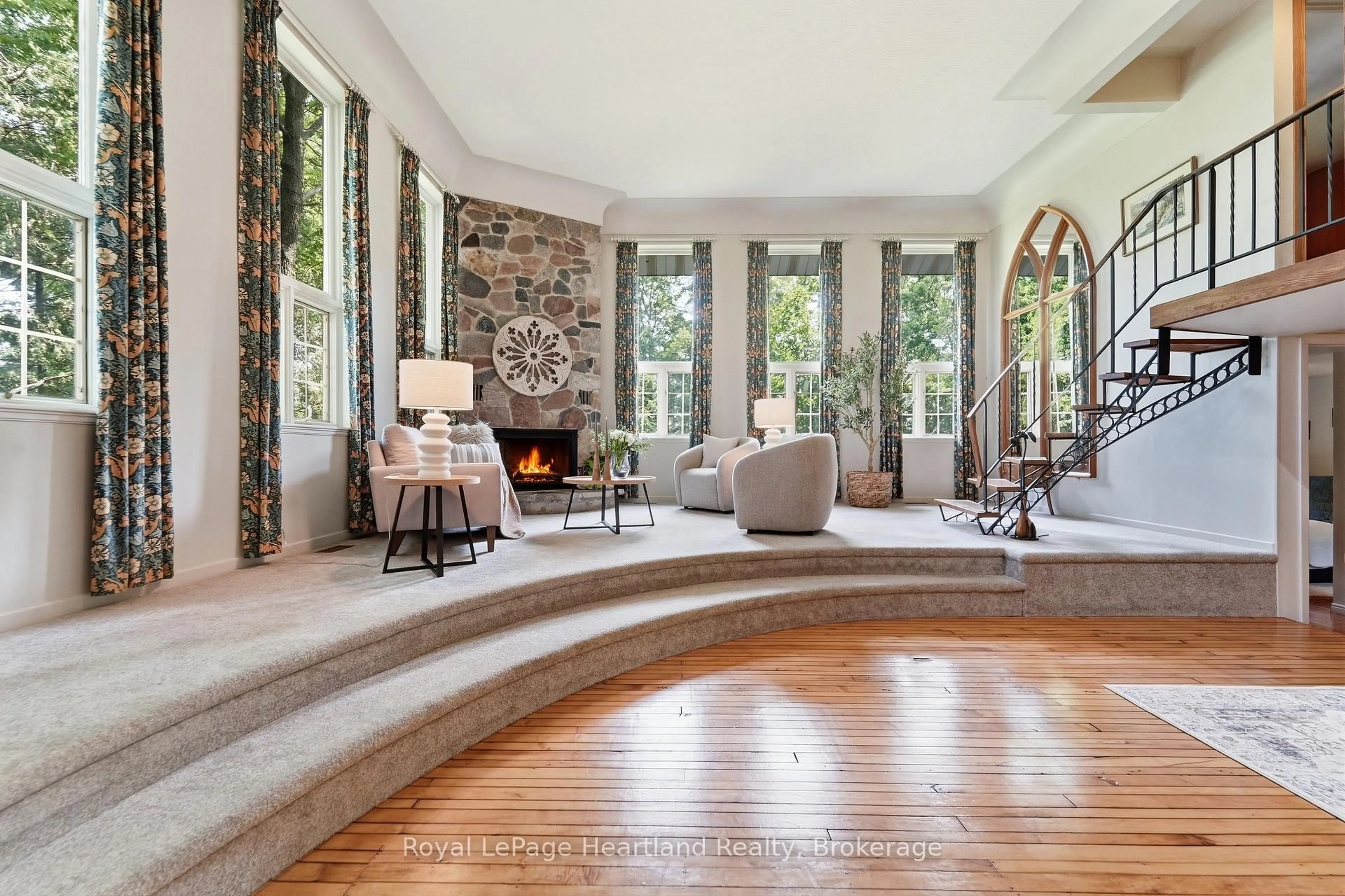 Indoor foyer for 80965 Stone School Line, Central Huron Ontario N0M 1L0