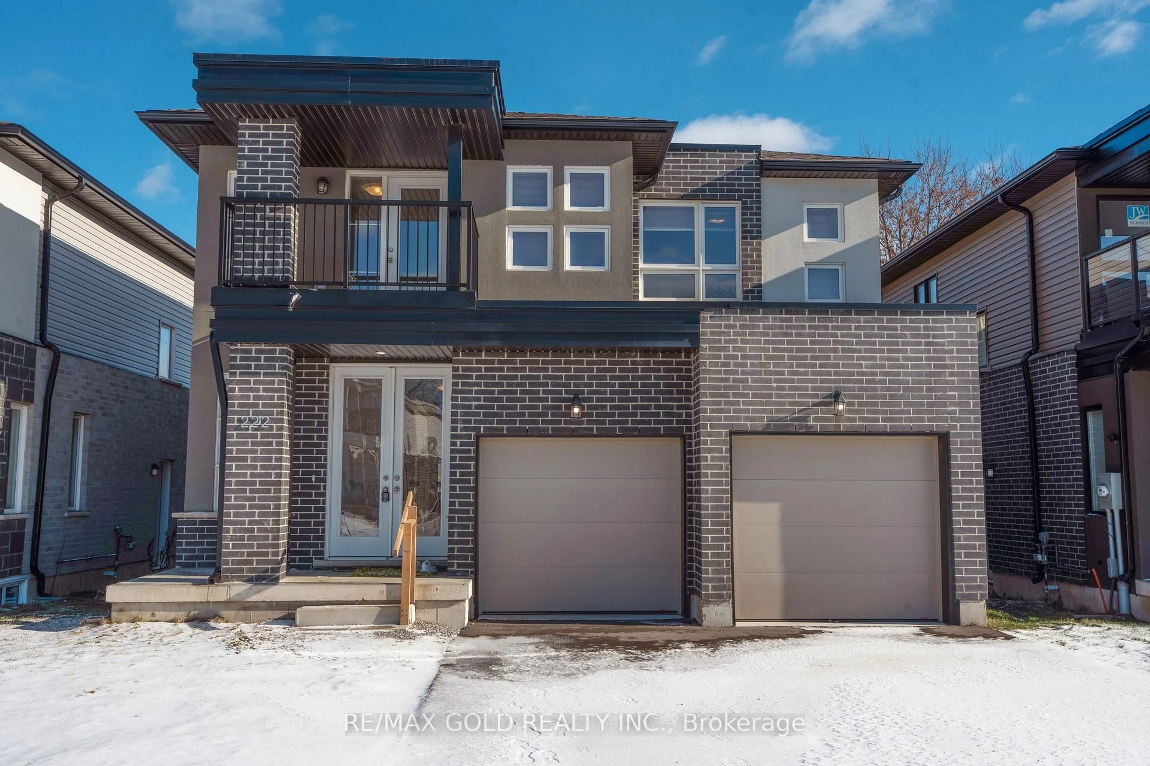 Home with brick exterior material, street for 222 Pilkington St, Thorold Ontario L2V 0N5