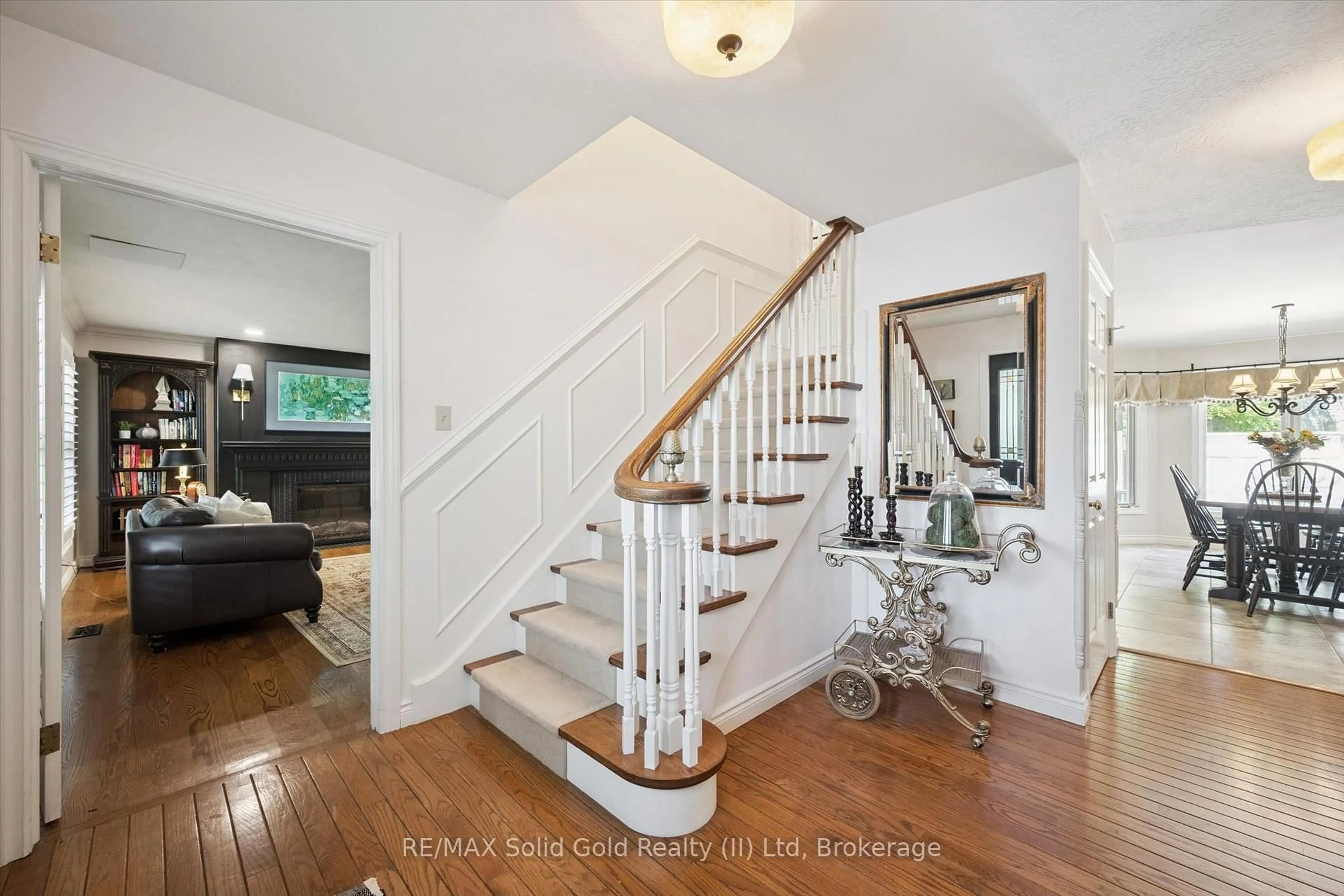Indoor entryway for 1 Bavarian Pl, Woolwich Ontario N0B 2M1