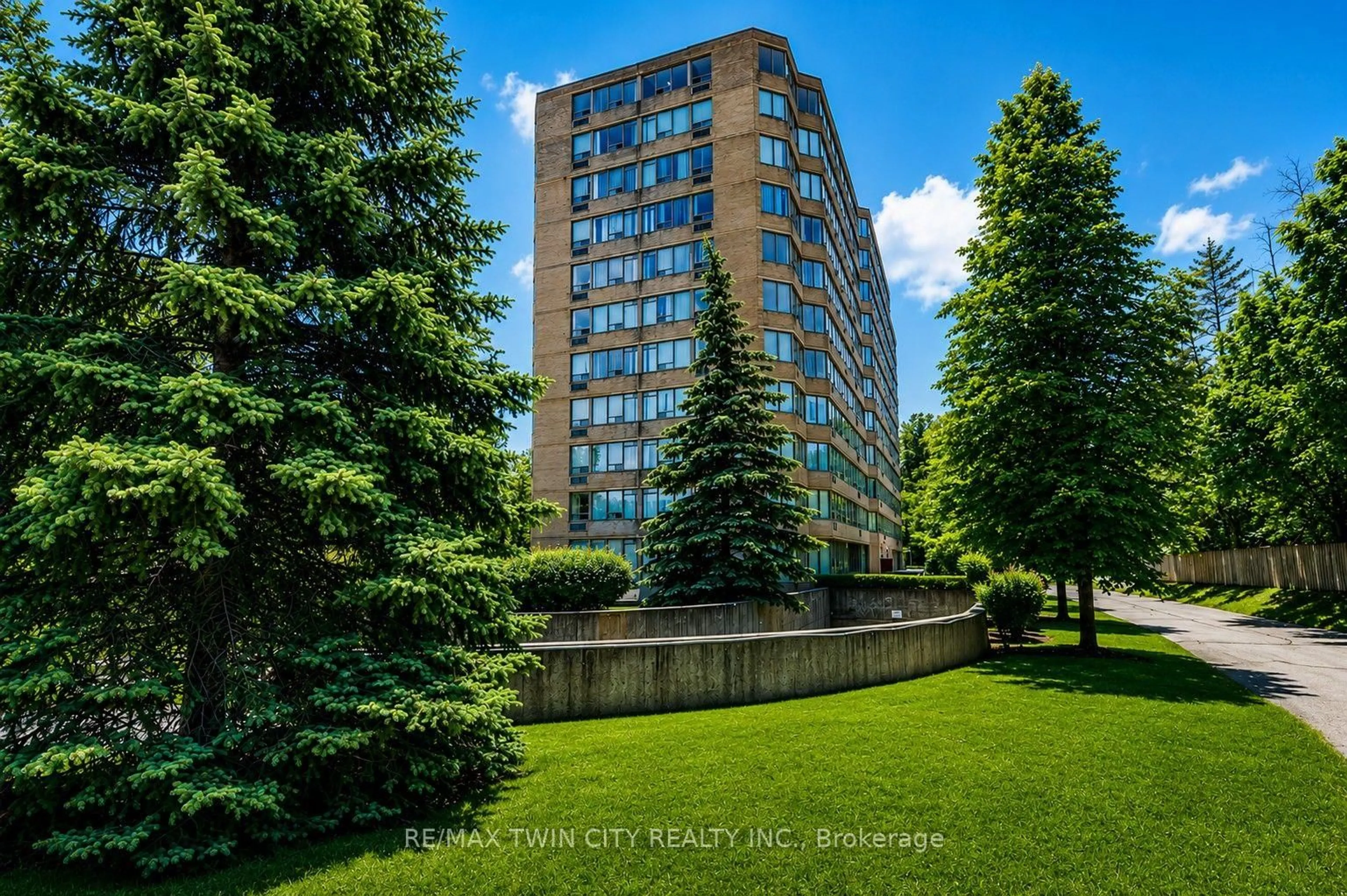 Patio, building for 3227 King St #503, Kitchener Ontario N2A 3Z9