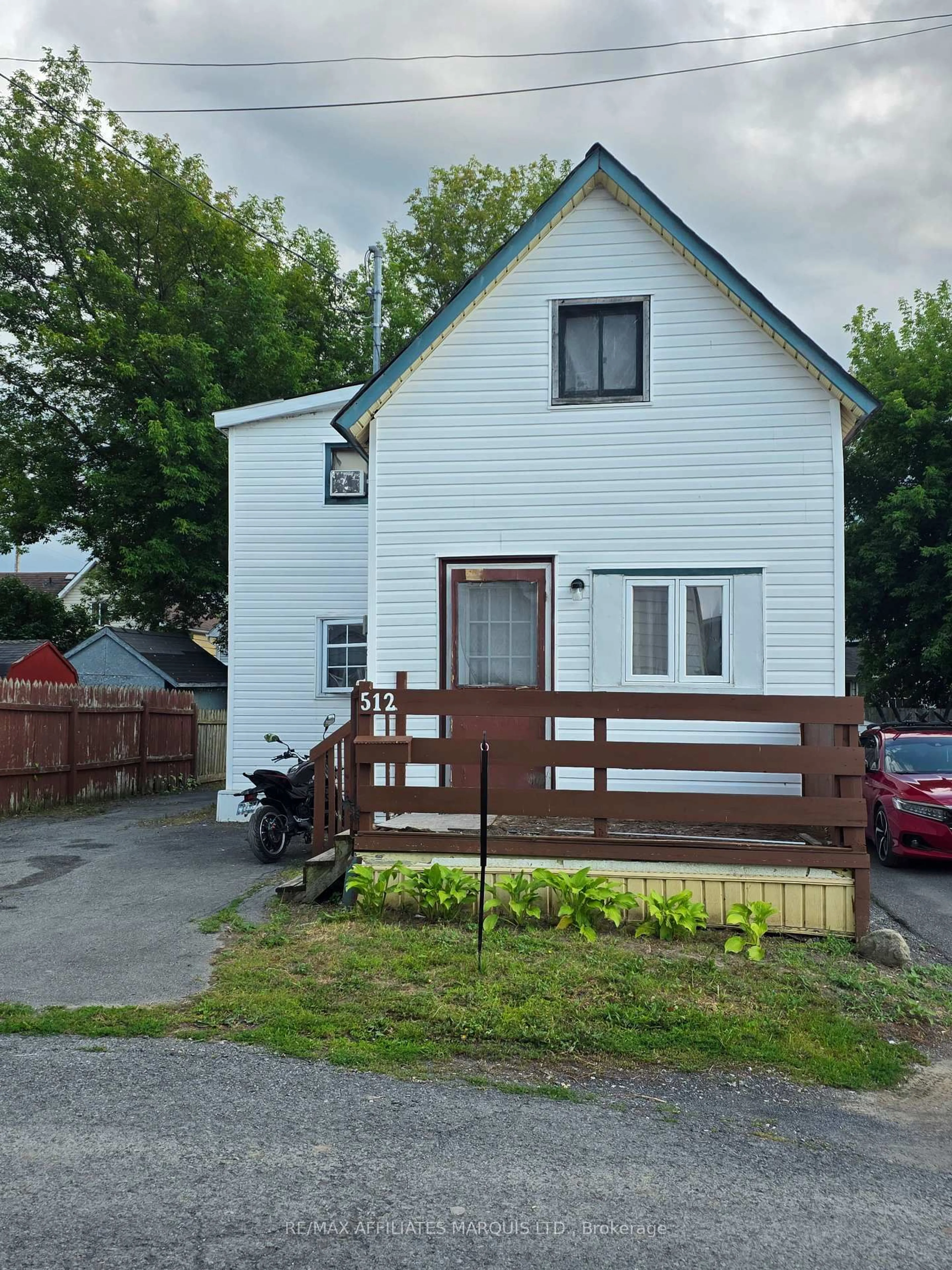 A pic from outside/outdoor area/front of a property/back of a property/a pic from drone, street for 512 First St, Cornwall Ontario K6J 1E1