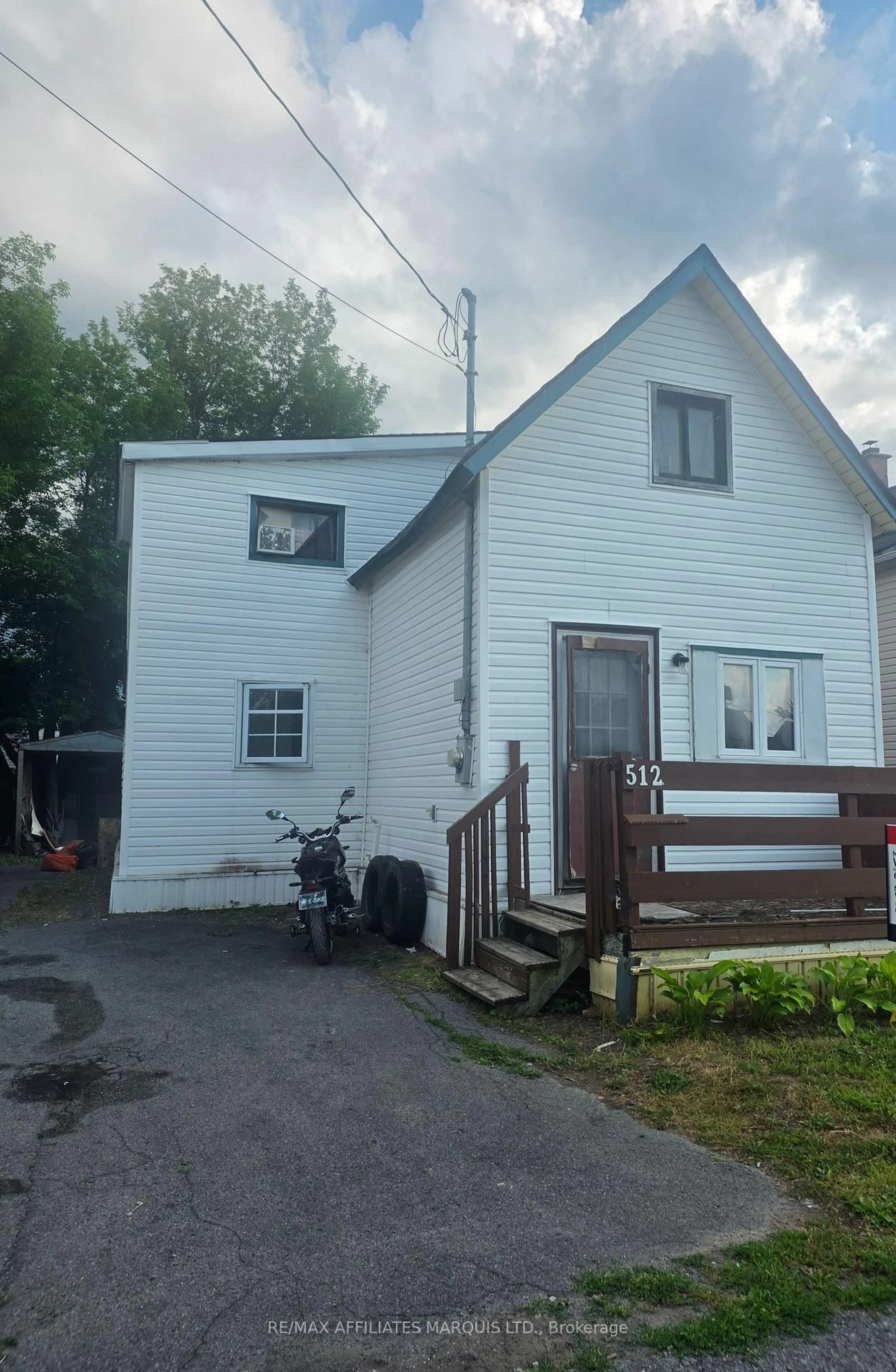 A pic from outside/outdoor area/front of a property/back of a property/a pic from drone, unknown for 512 First St, Cornwall Ontario K6J 1E1