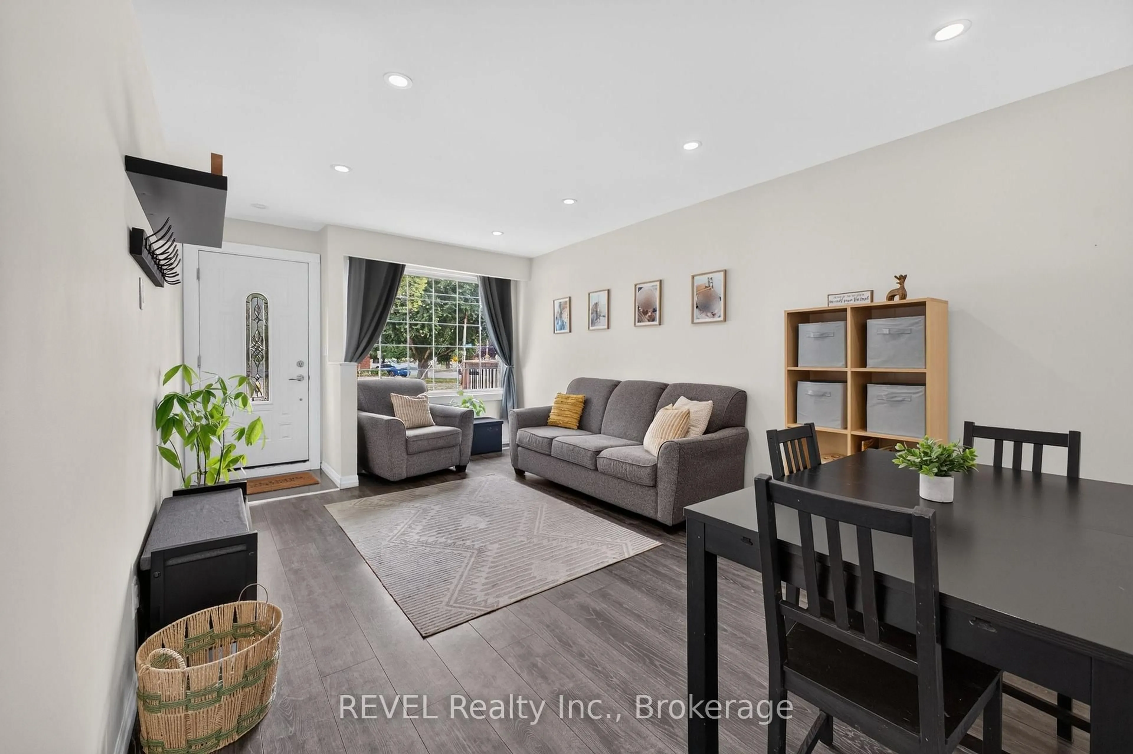 Living room with furniture, unknown for 514 - A Scott St #A, St. Catharines Ontario L2M 3X2