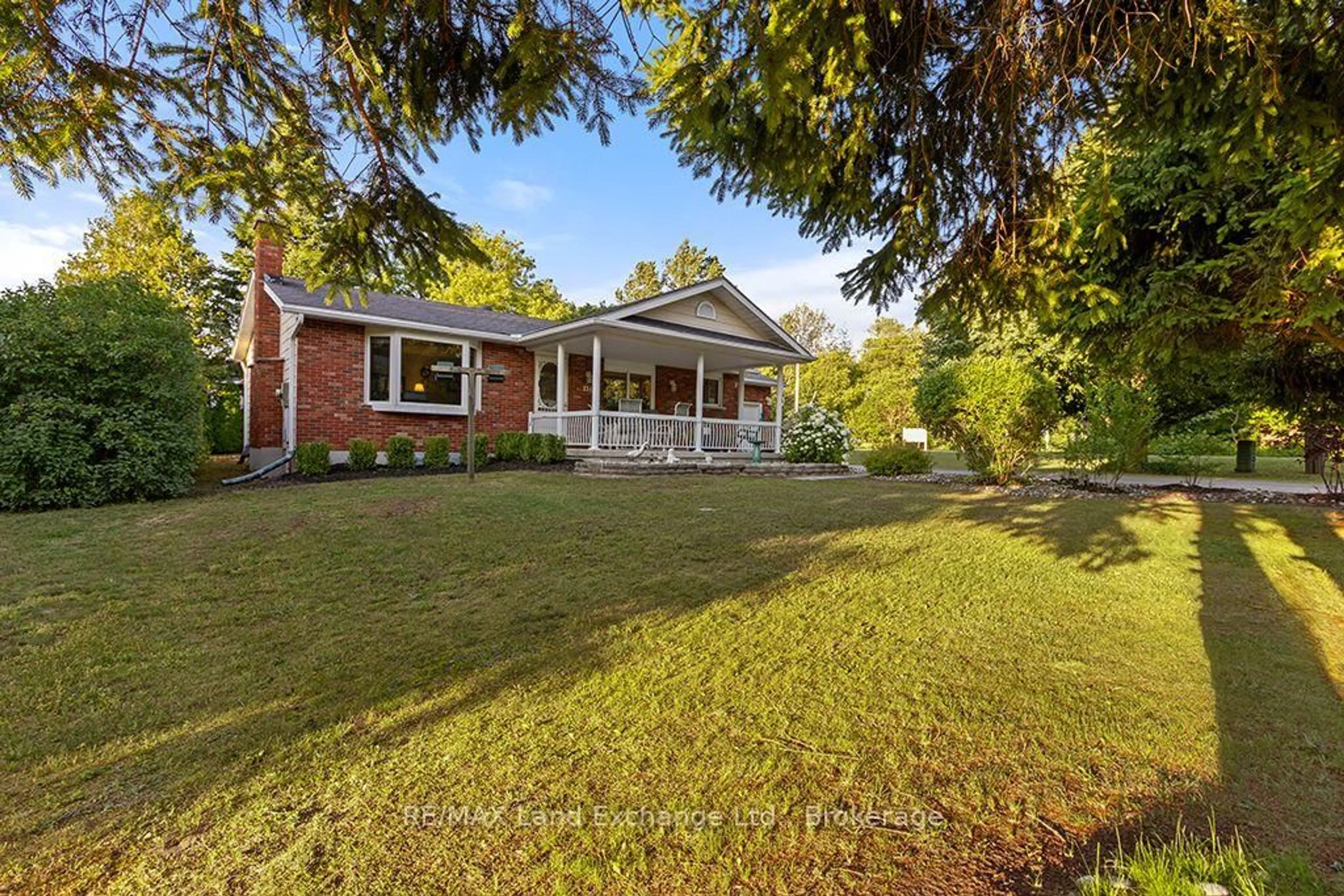 A pic from outside/outdoor area/front of a property/back of a property/a pic from drone, street for 334 Cole Blvd, Saugeen Shores Ontario N0H 2L0