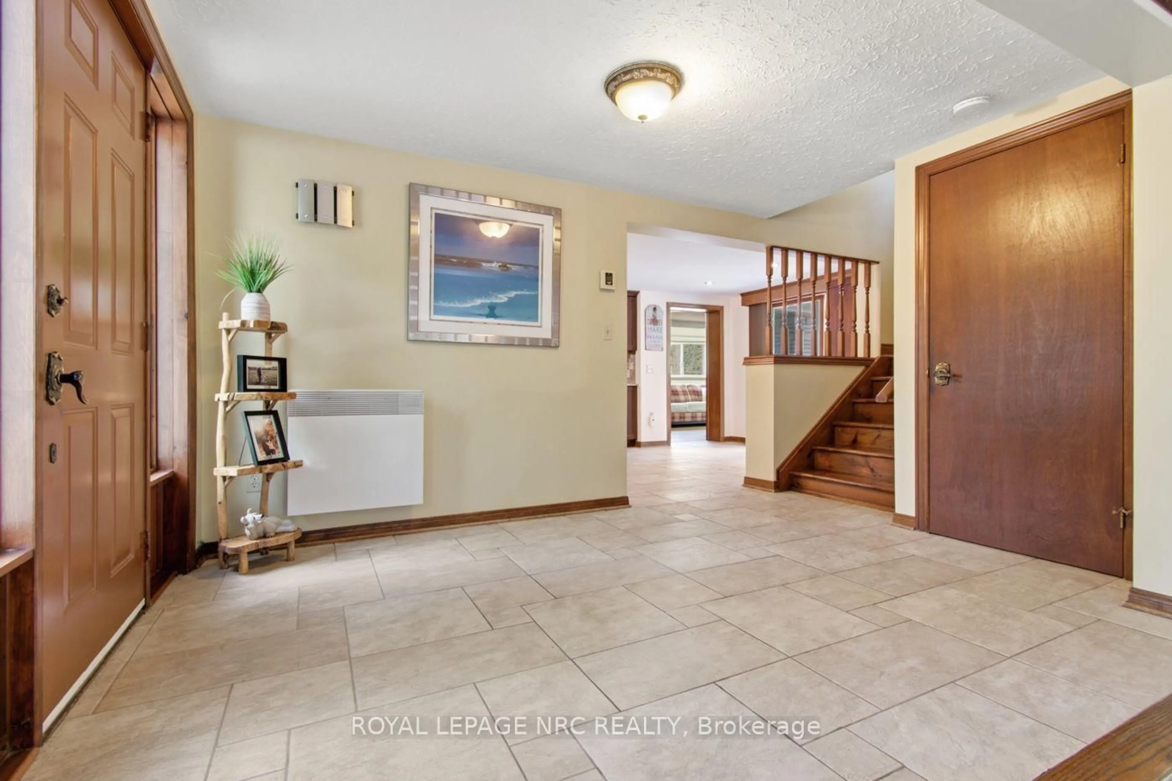 Indoor foyer for 277 Pancake Lane, Pelham Ontario L0S 1M0