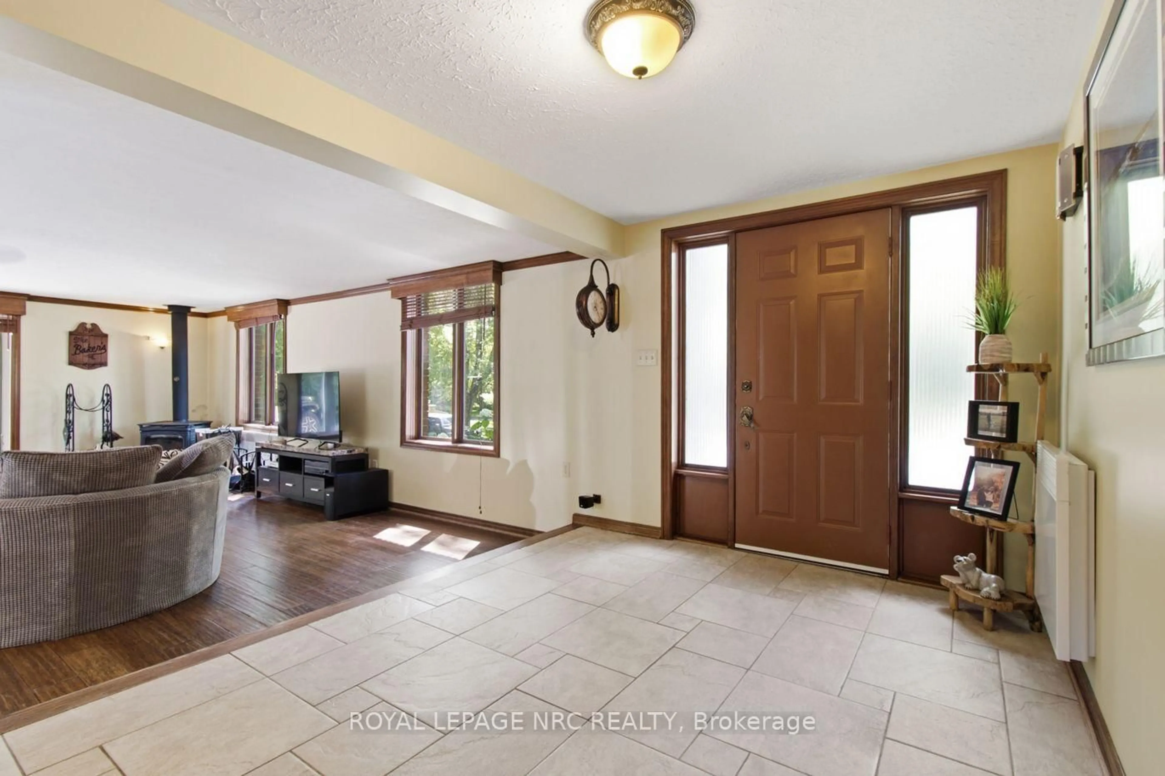 Indoor entryway for 277 Pancake Lane, Pelham Ontario L0S 1M0