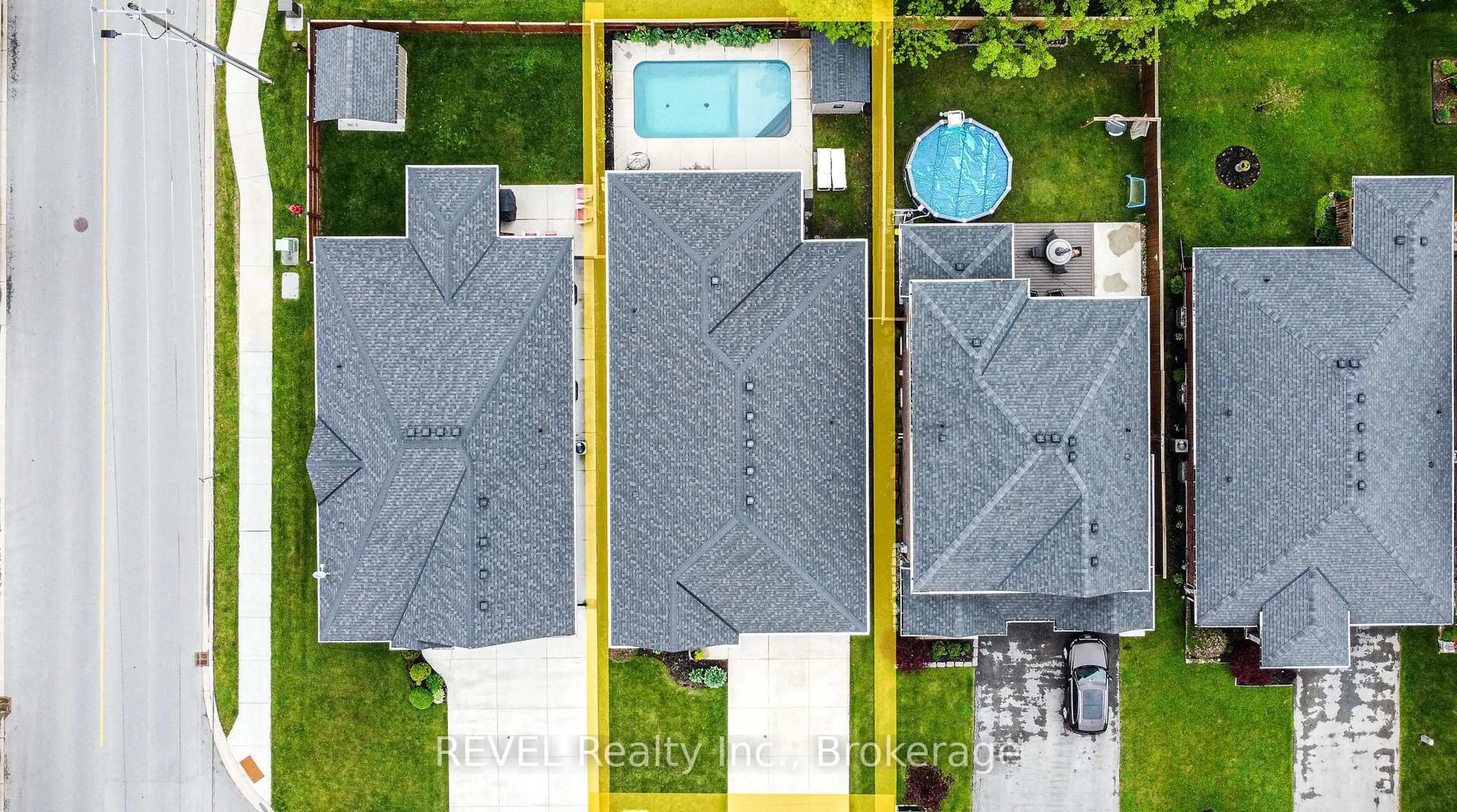 A pic from outside/outdoor area/front of a property/back of a property/a pic from drone, street for 15 Willowbrook Dr, Welland Ontario L3C 0G1