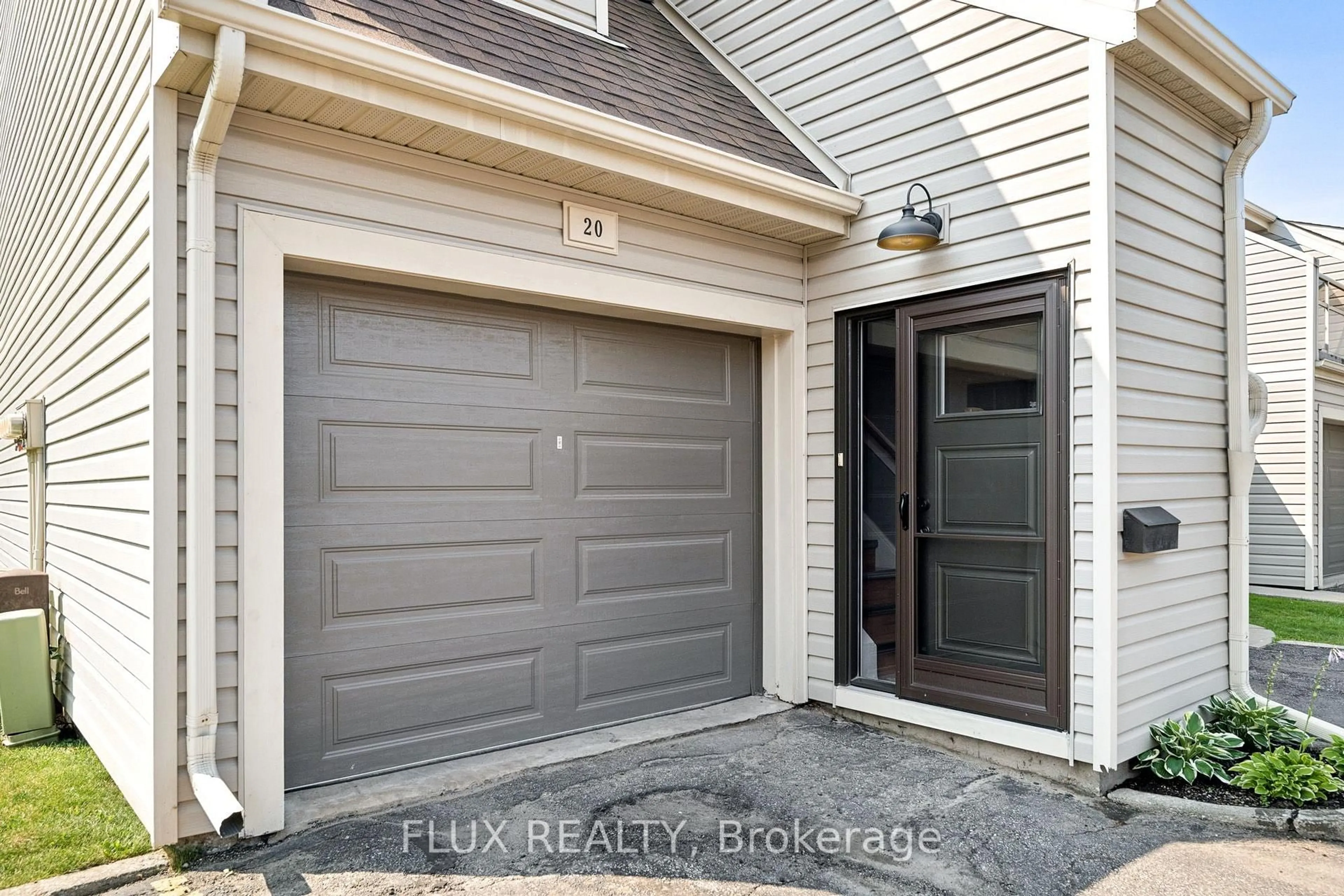 Indoor entryway for 337 Kingswood Dr #20, Kitchener Ontario N2E 1X5