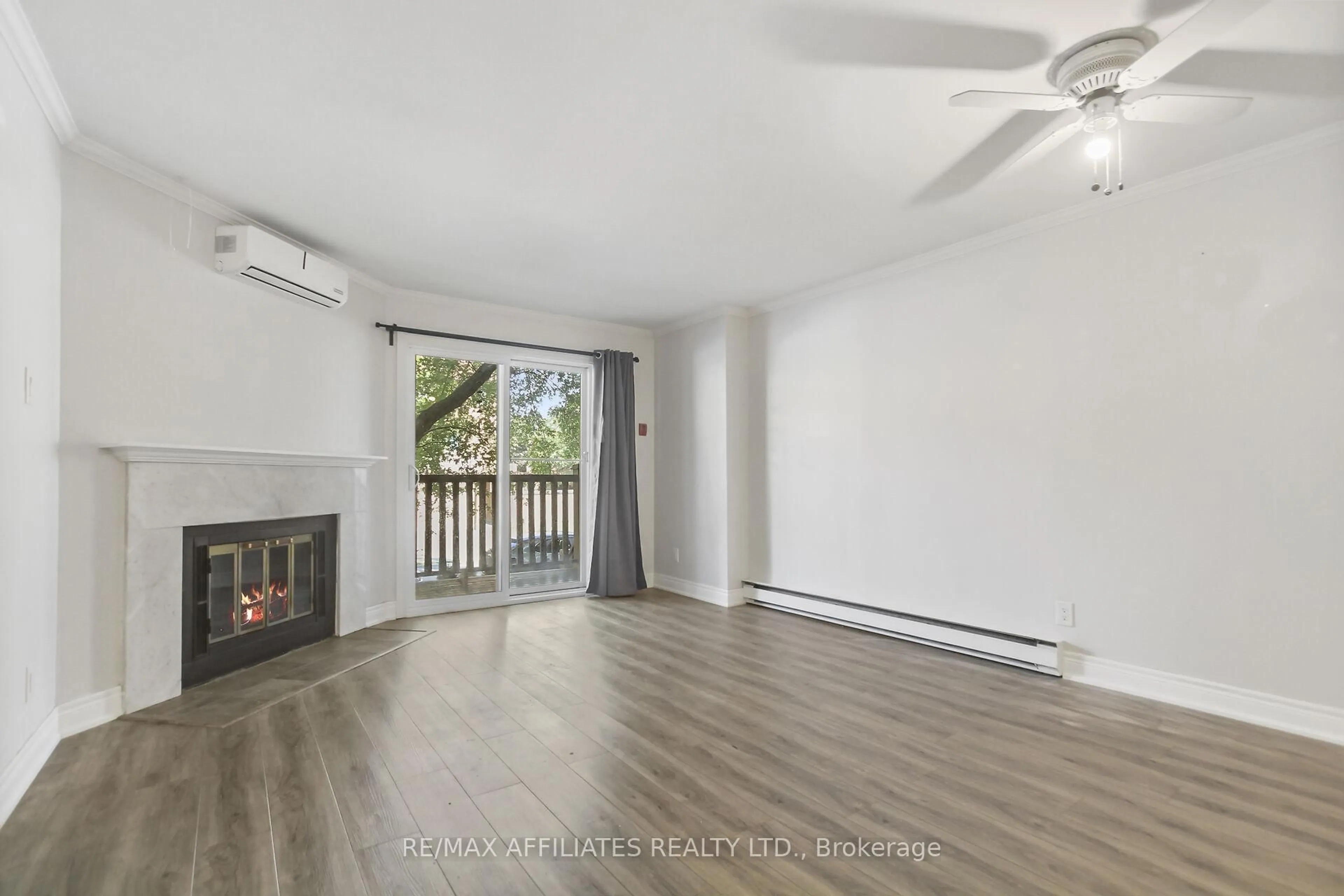 A pic of a room for 160 Bruyere St #1, Ottawa Ontario K1N 5E1