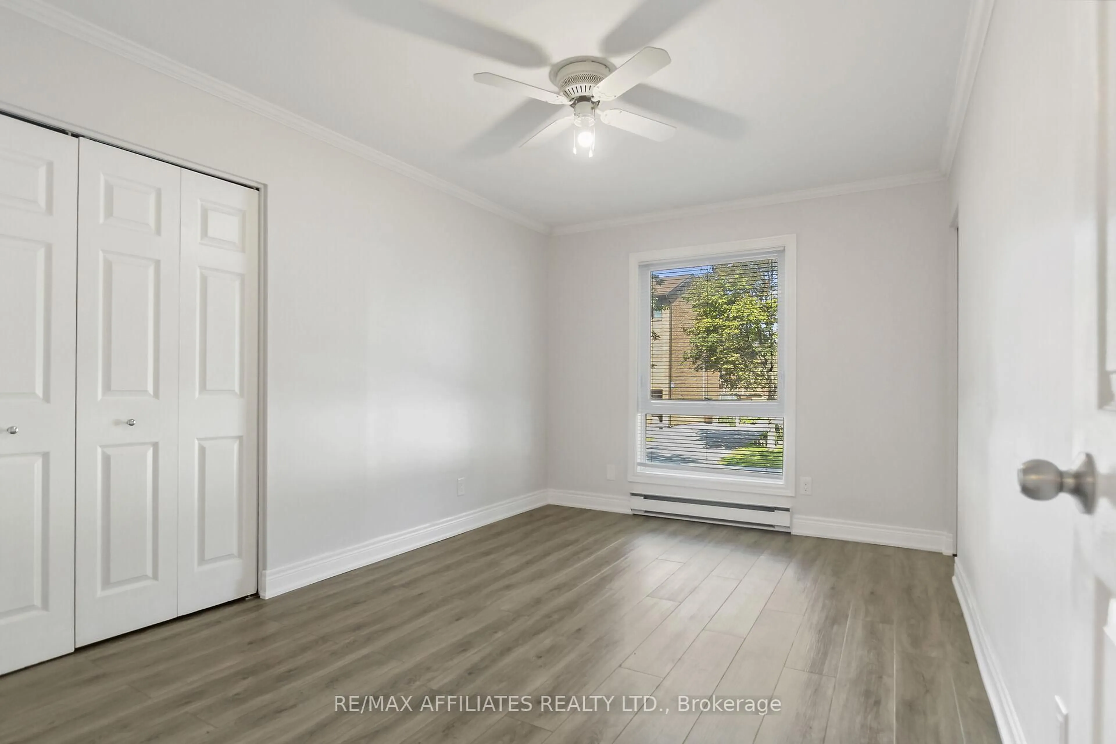 A pic of a room for 160 Bruyere St #1, Ottawa Ontario K1N 5E1