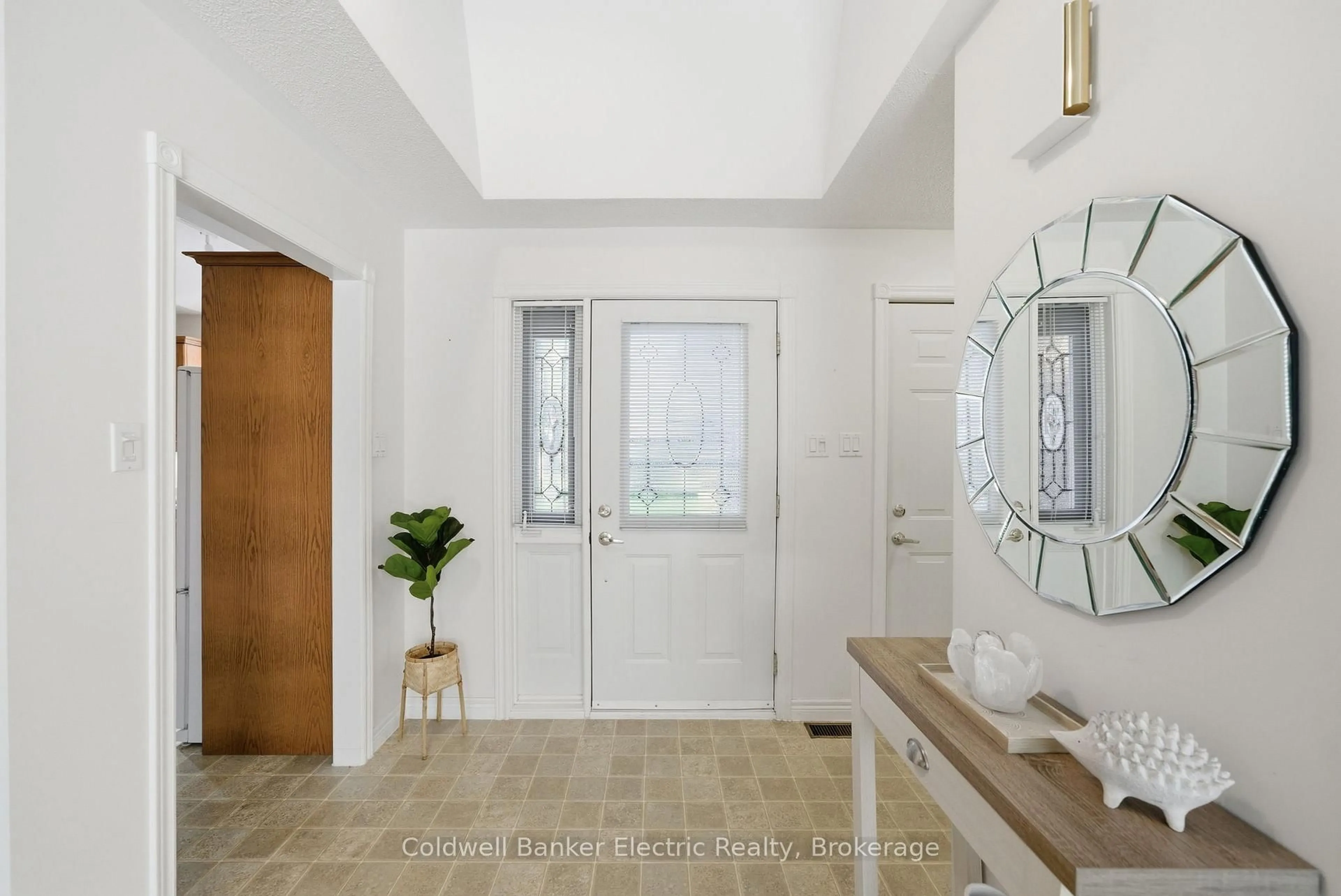 Indoor entryway for 300 Franmor Dr #40, Peterborough Ontario K9H 7R2
