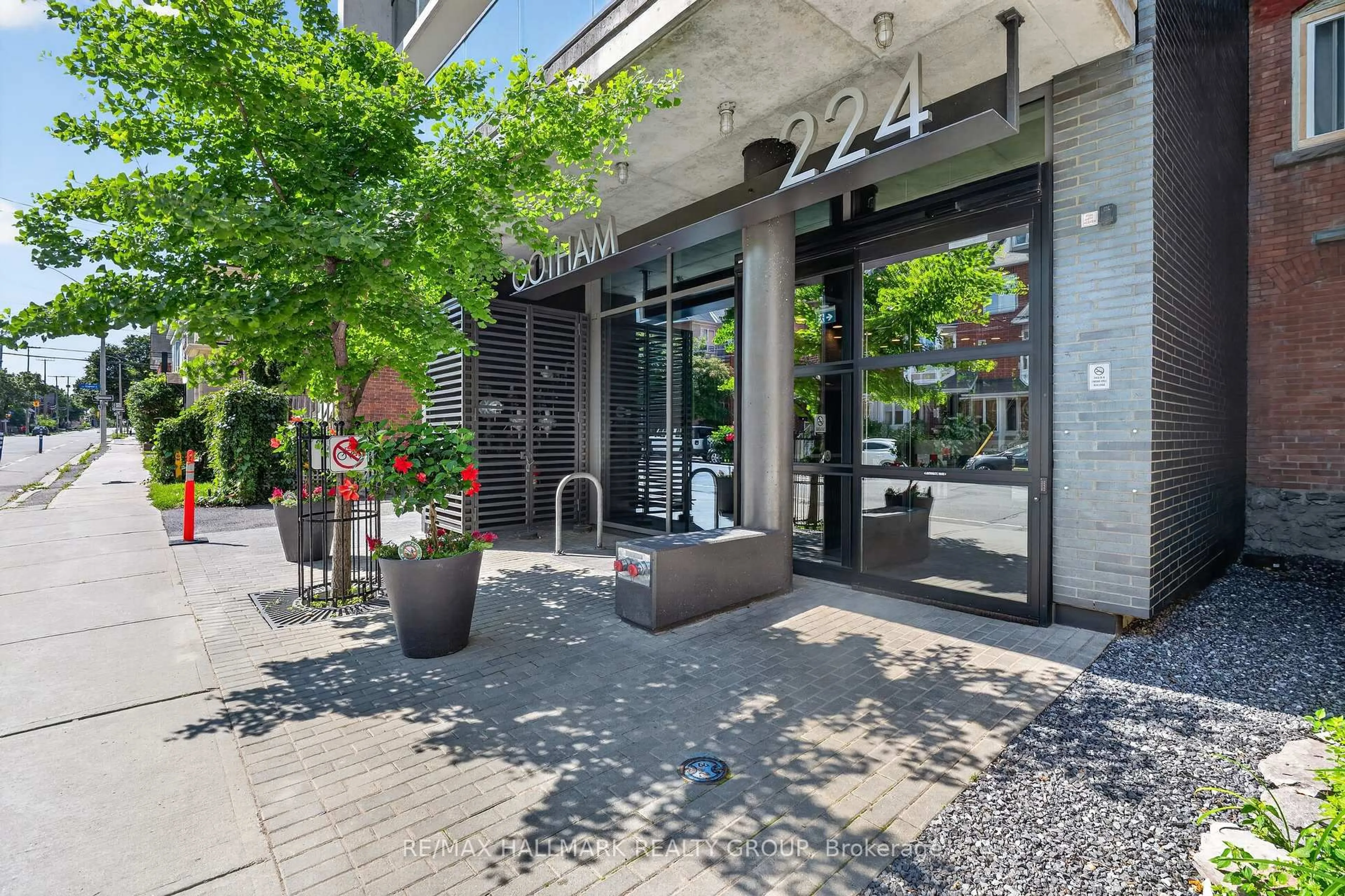 Patio, street for 224 Lyon St #1411, Ottawa Ontario K1R 0C1