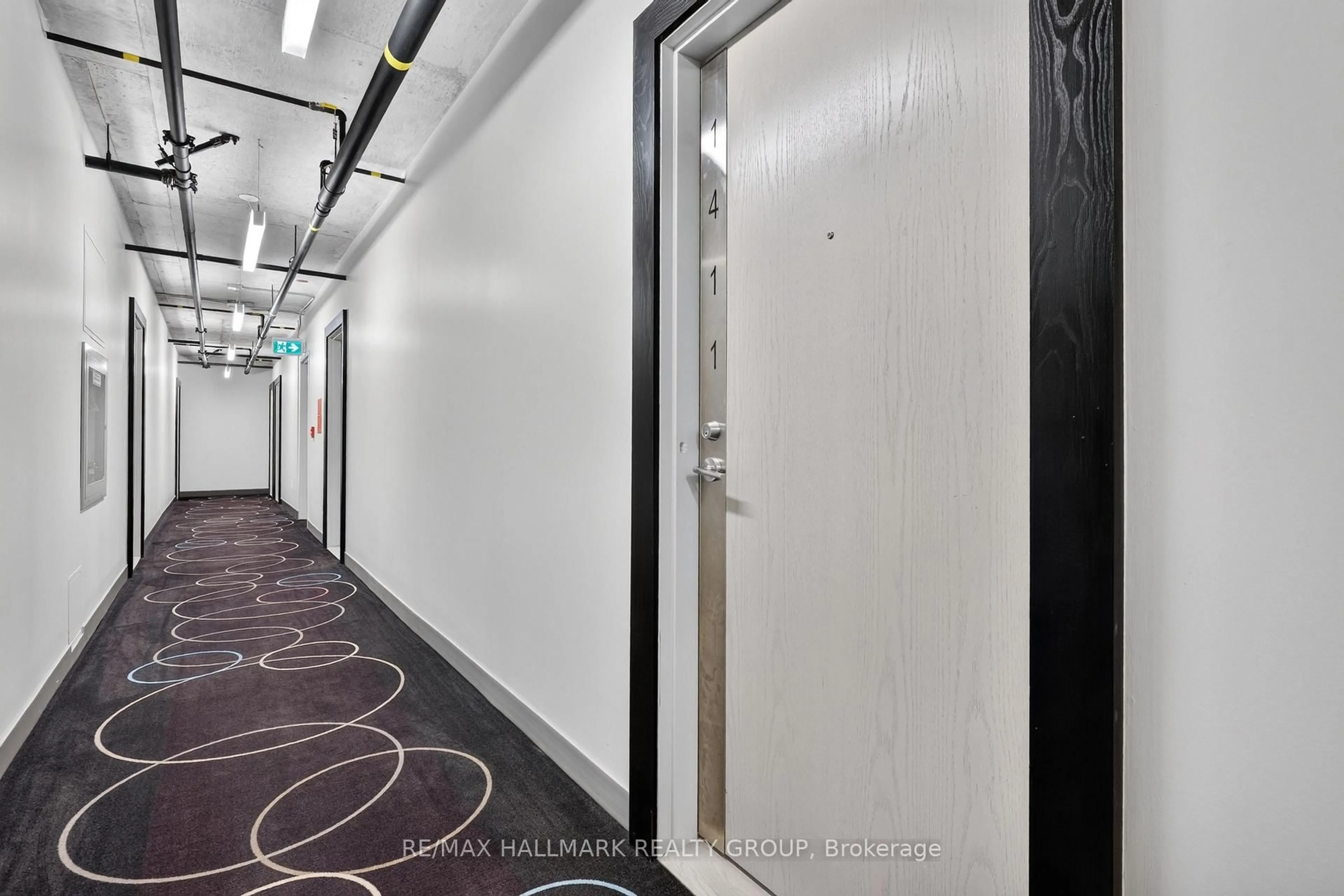 Indoor foyer for 224 Lyon St #1411, Ottawa Ontario K1R 0C1