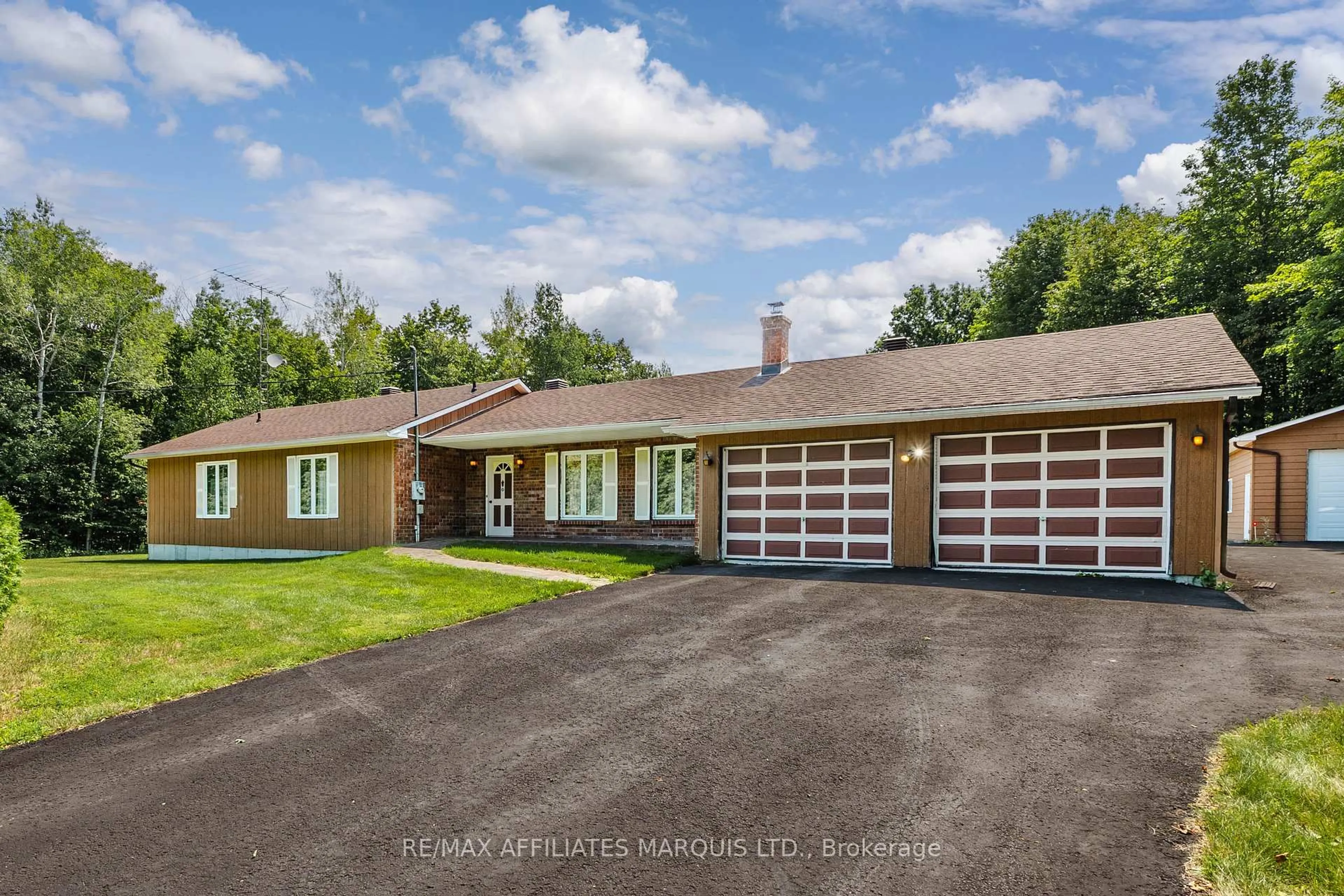 A pic from outside/outdoor area/front of a property/back of a property/a pic from drone, street for 19458 Caber Rd, South Glengarry Ontario K0C 1S0