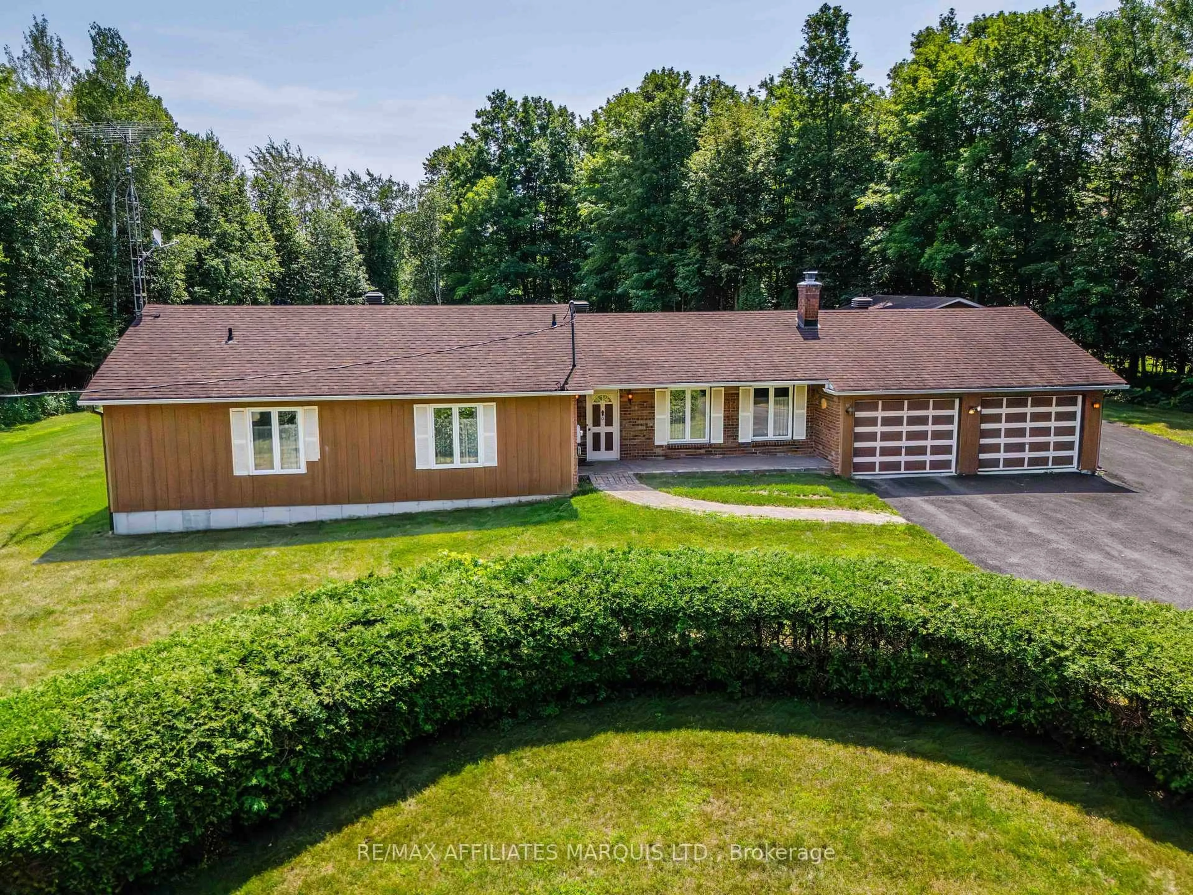 A pic from outside/outdoor area/front of a property/back of a property/a pic from drone, unknown for 19458 Caber Rd, South Glengarry Ontario K0C 1S0