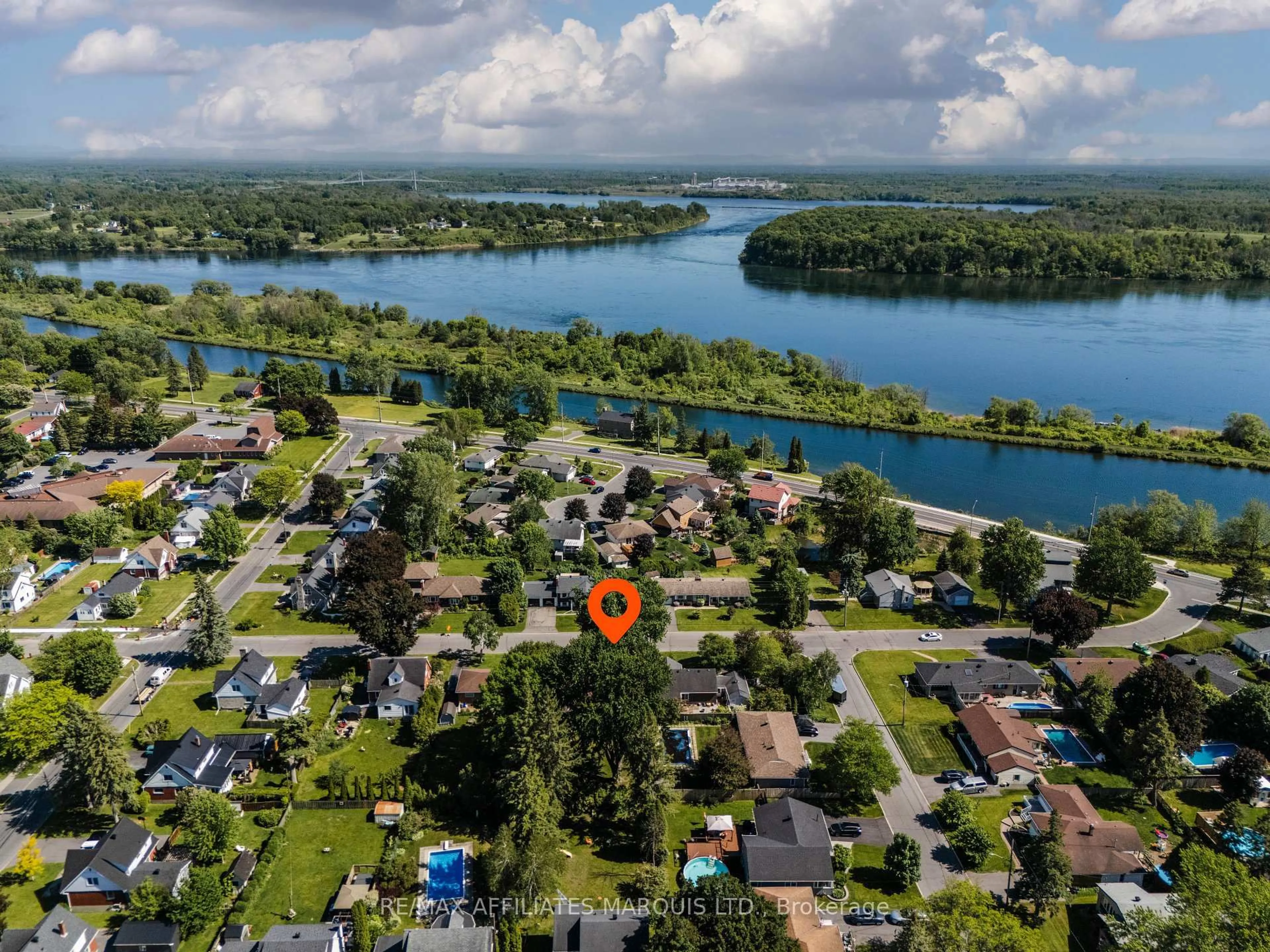 A pic from outside/outdoor area/front of a property/back of a property/a pic from drone, water/lake/river/ocean view for 1605 Queen St, Cornwall Ontario K6J 1R7