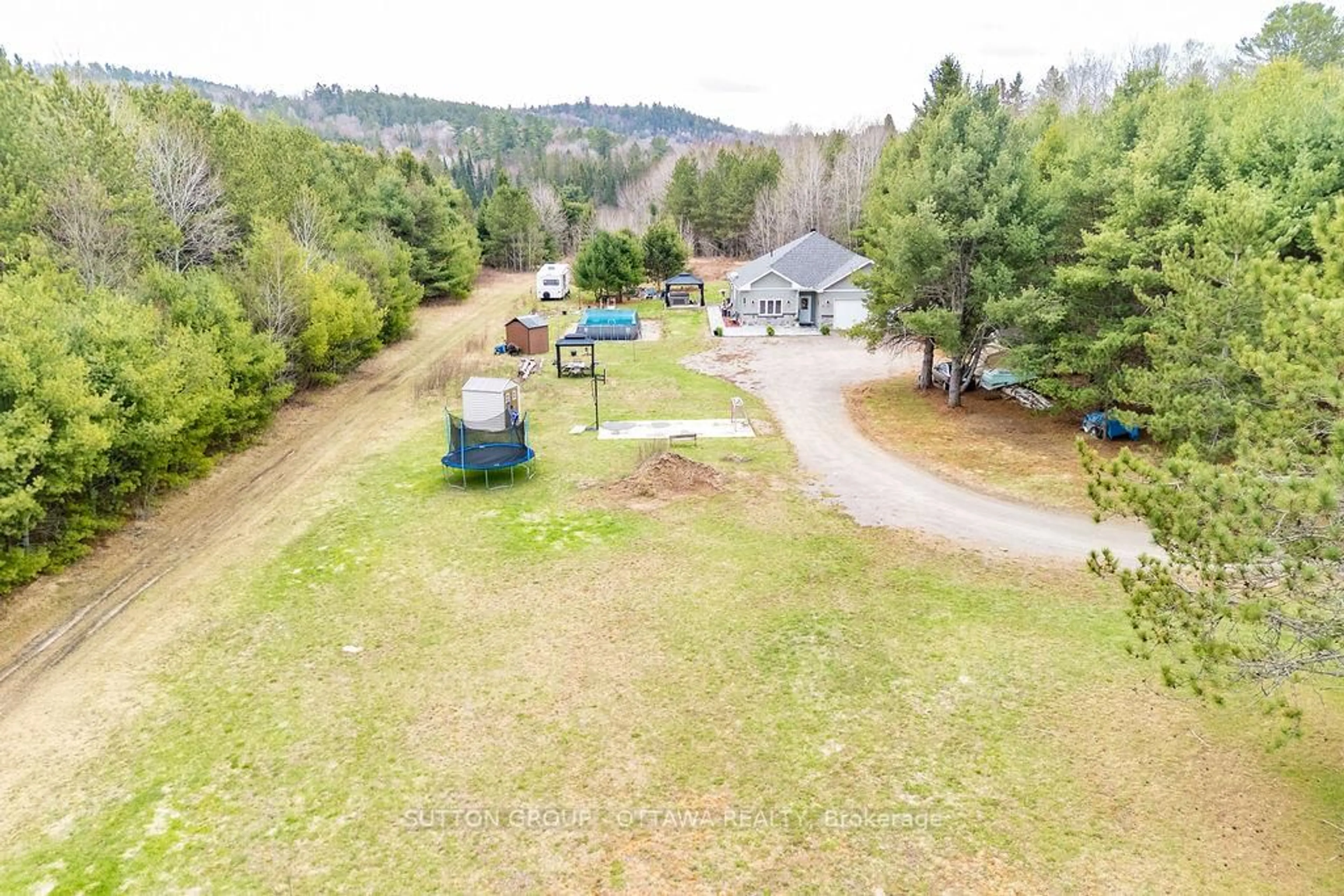 A pic from outside/outdoor area/front of a property/back of a property/a pic from drone, unknown for 12 Eastern Ave, Griffith Ontario K0J 2R0