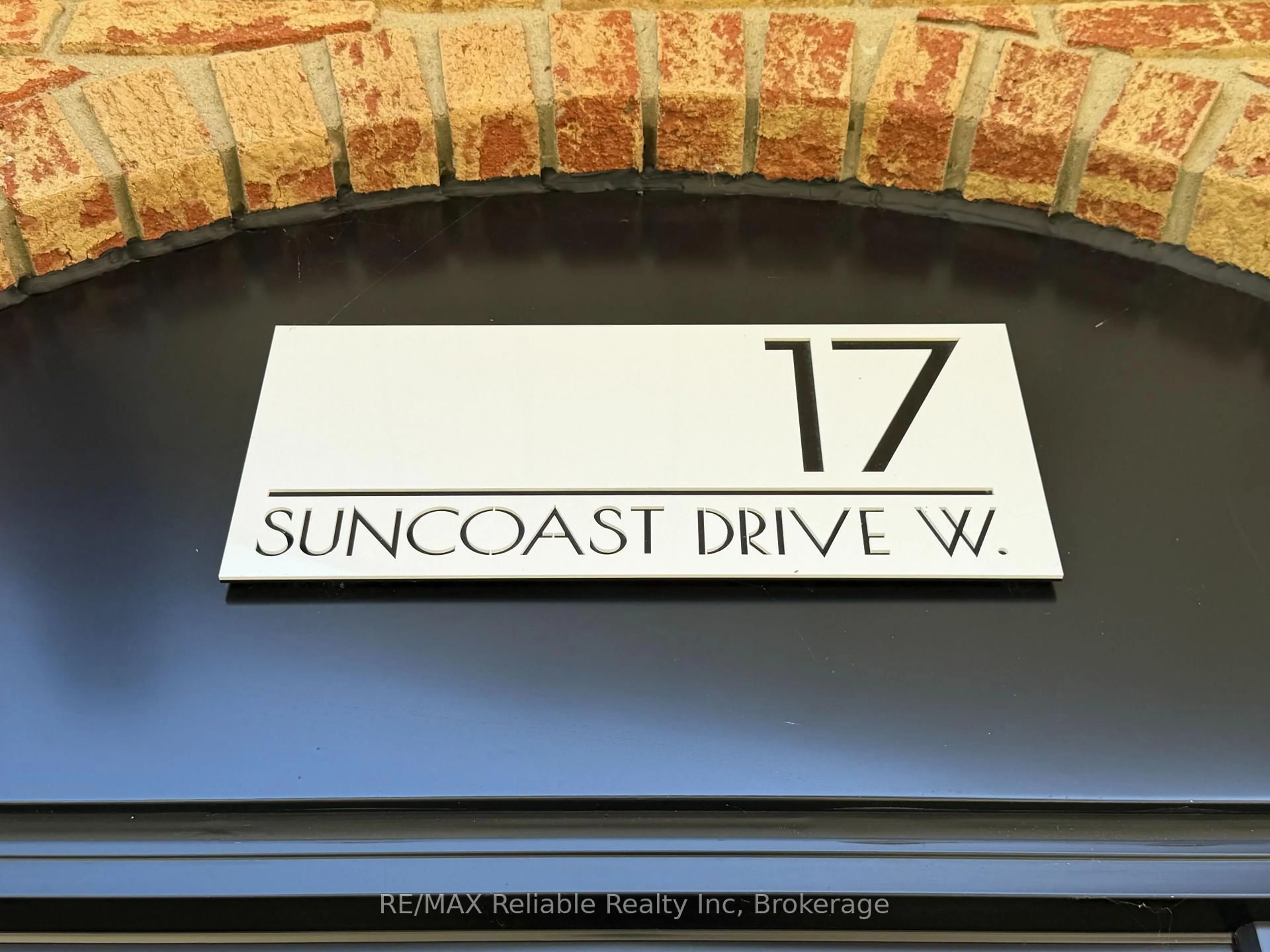 Indoor entryway for 17 Suncoast Dr, Goderich Ontario N7A 4H1