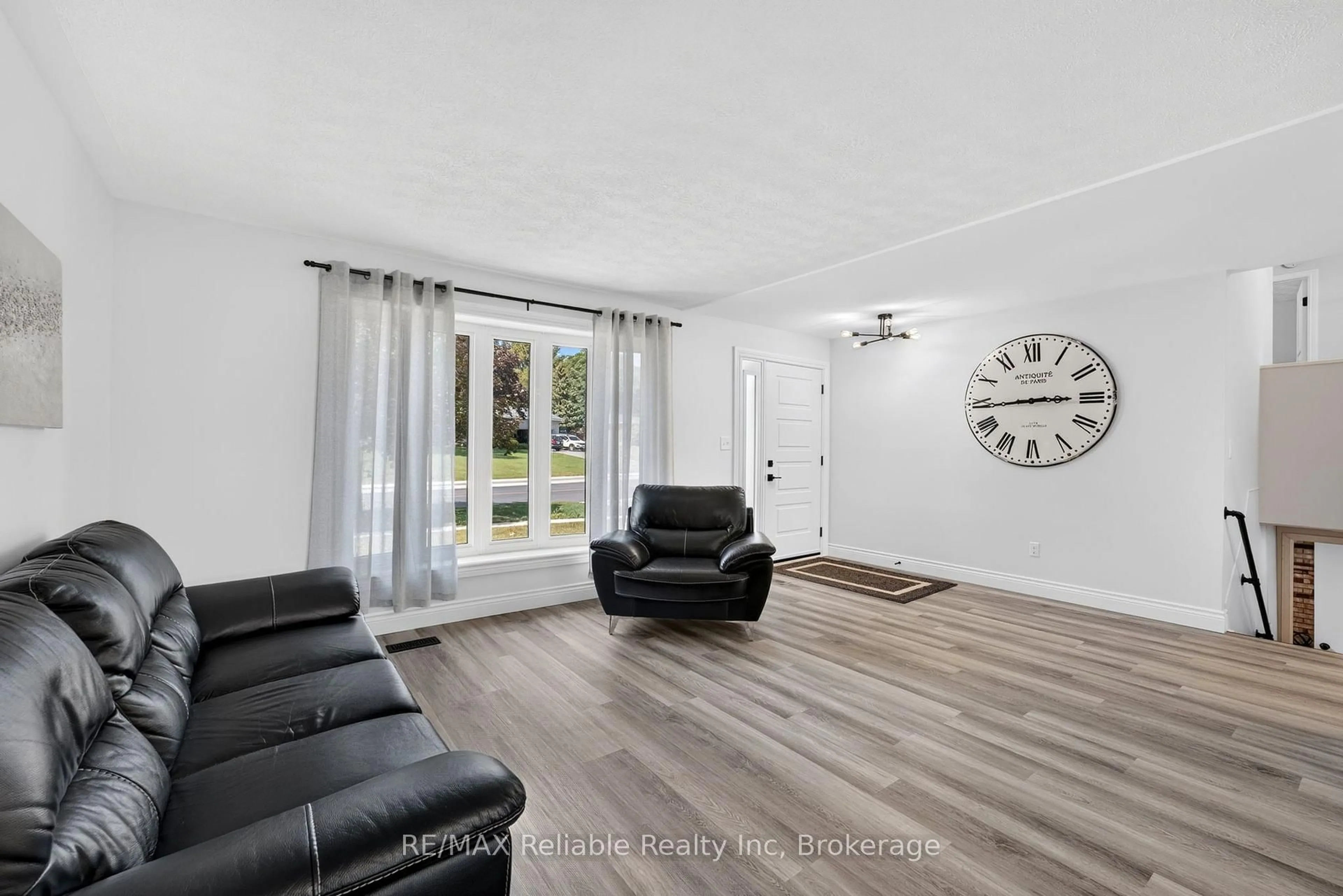 Living room with furniture, unknown for 17 Suncoast Dr, Goderich Ontario N7A 4H1