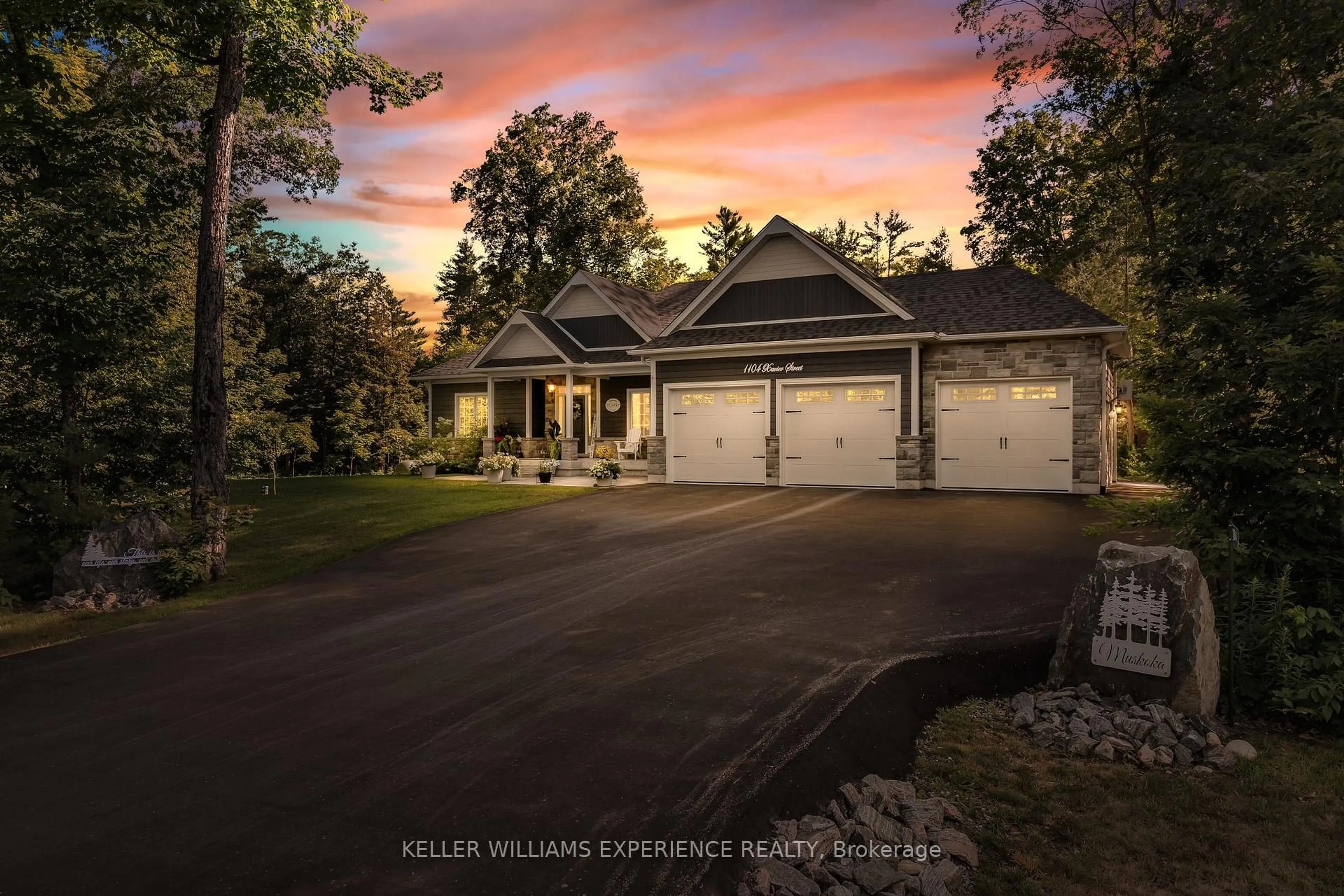 A pic from outside/outdoor area/front of a property/back of a property/a pic from drone, unknown for 1104 Xavier St, Gravenhurst Ontario P0E 1G0