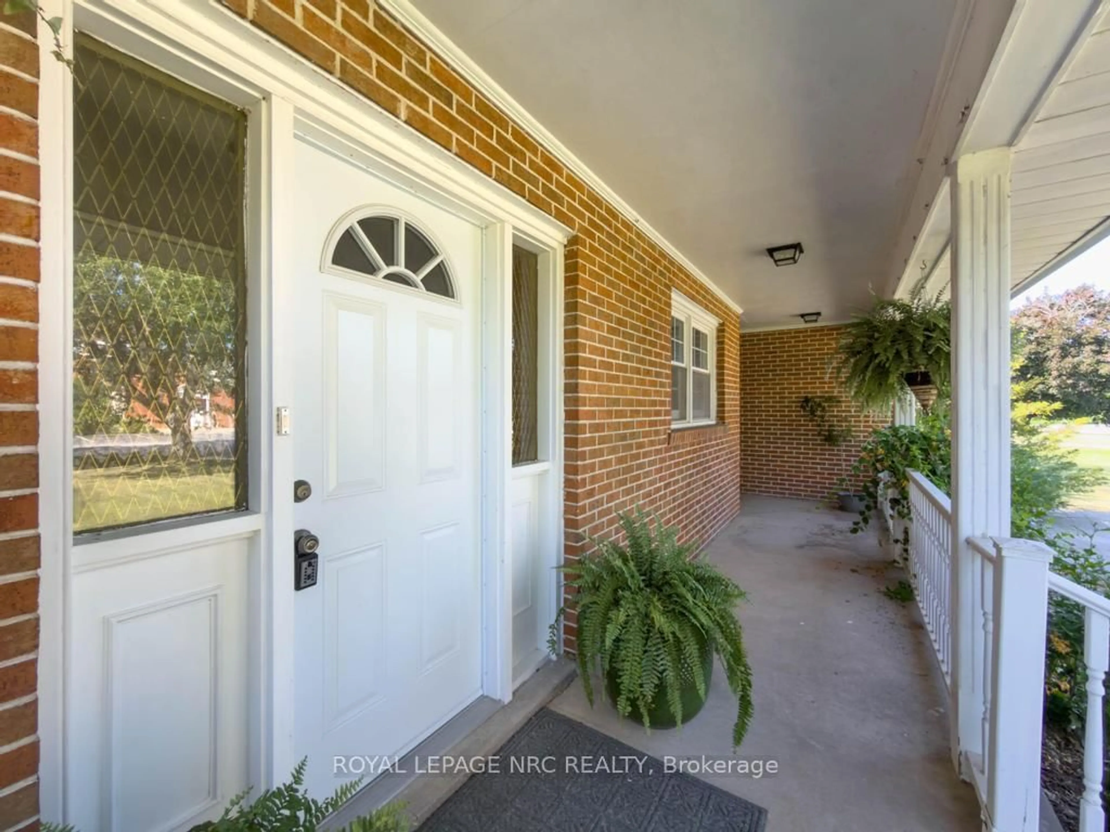 Indoor entryway for 53002 Perry Rd, Wainfleet Ontario L0S 1V0