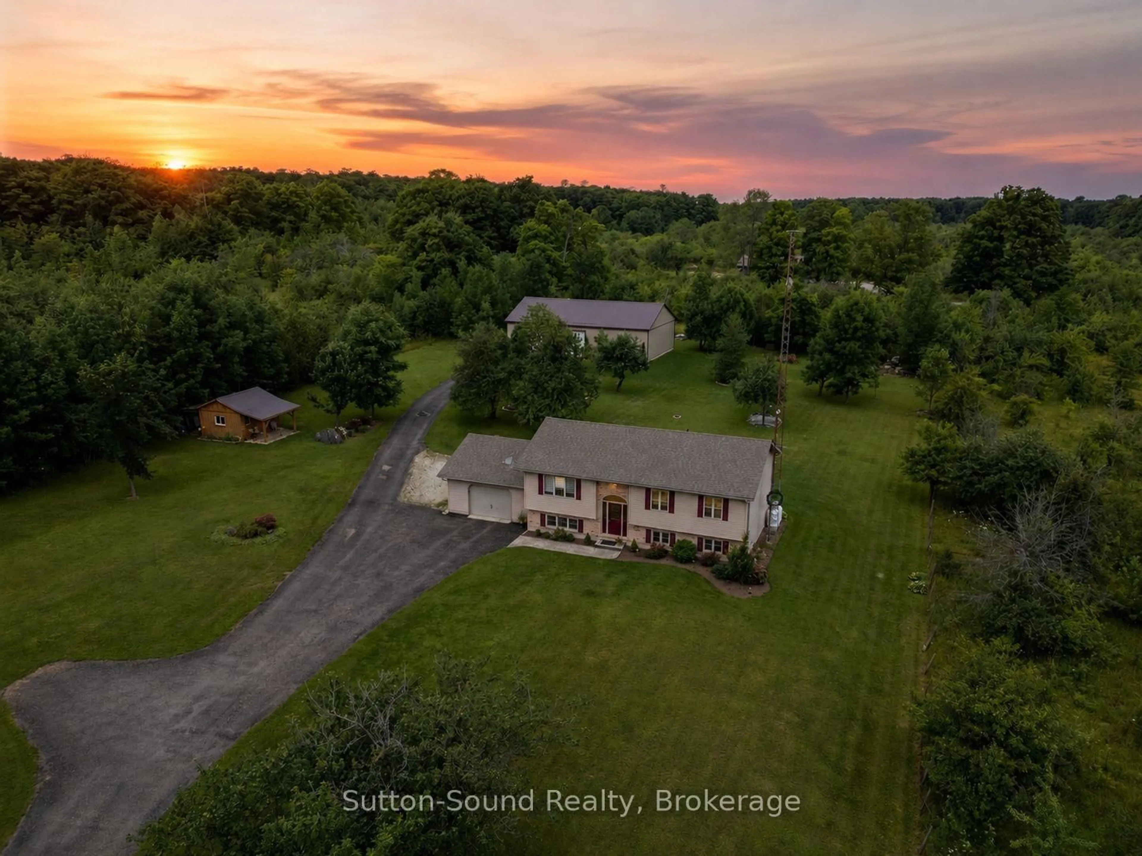 A pic from outside/outdoor area/front of a property/back of a property/a pic from drone, building for 442513 21 Concession, Georgian Bluffs Ontario N0H 2T0