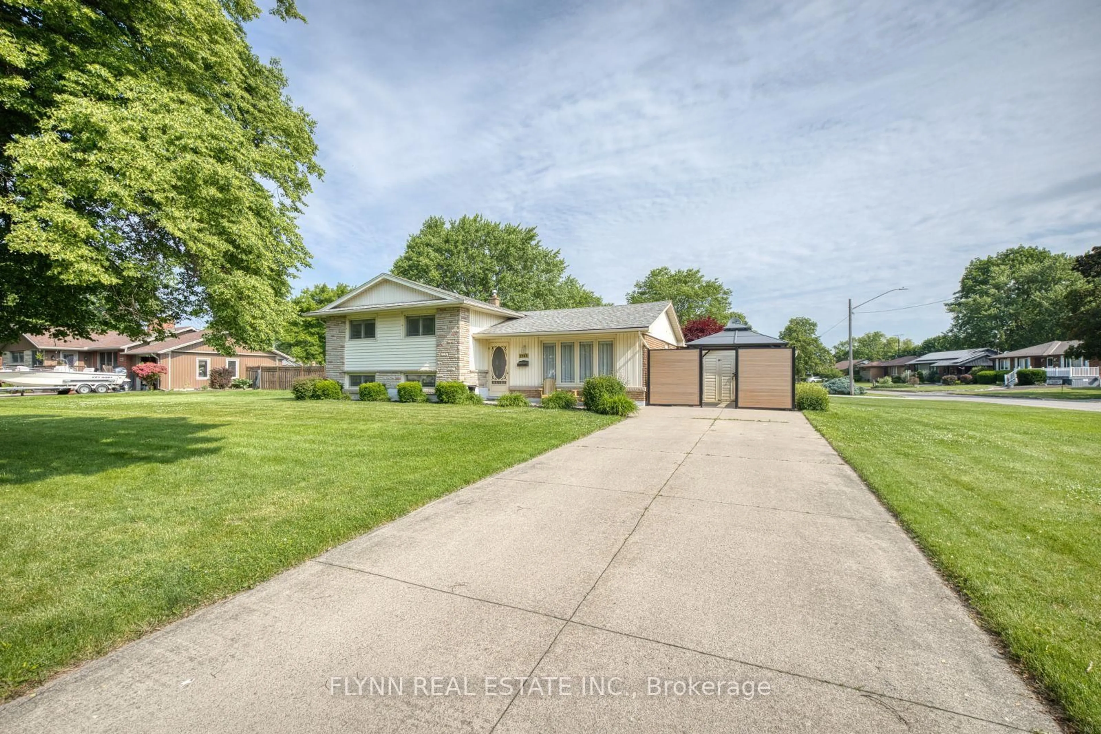 A pic from outside/outdoor area/front of a property/back of a property/a pic from drone, street for 8968 Banting Ave, Niagara Falls Ontario L2G 6Z9