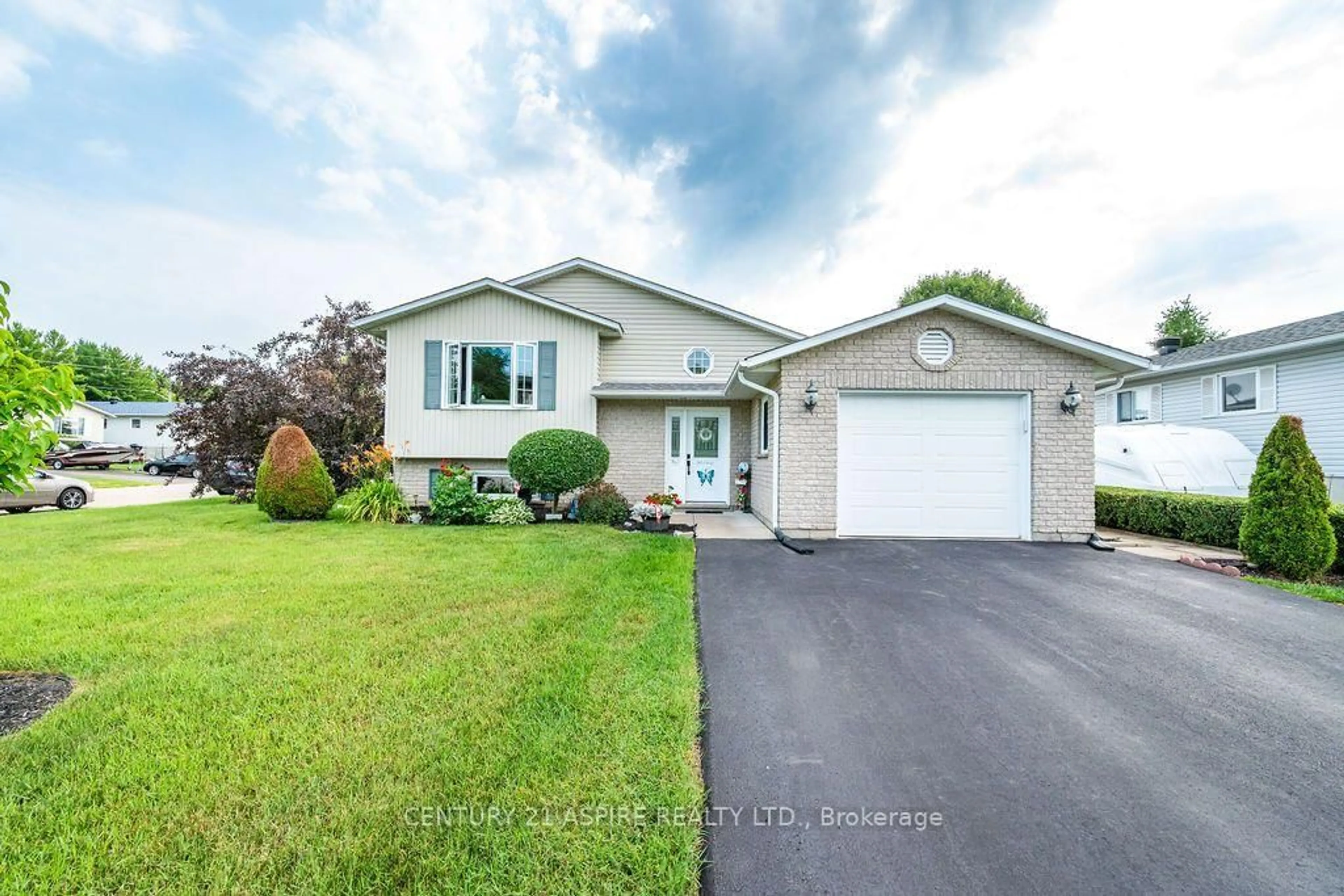 Home with vinyl exterior material, street for 3 Highland Park Dr, Petawawa Ontario K8H 3S2