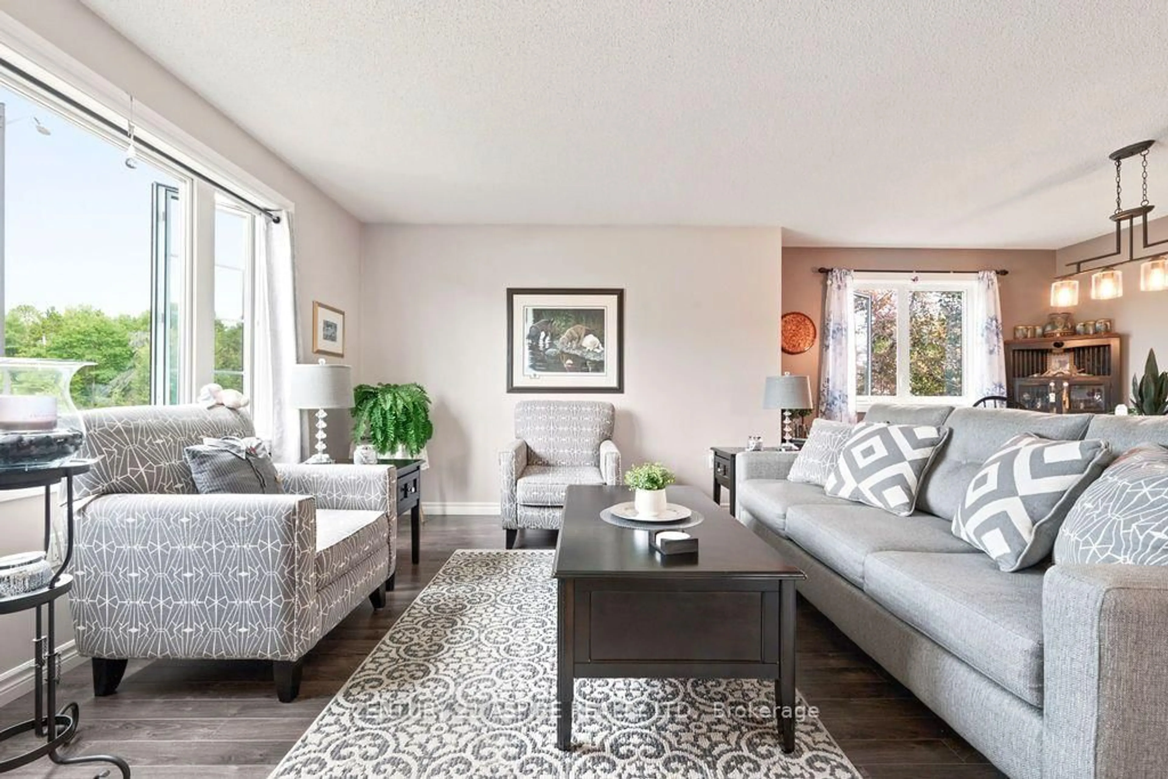 Living room with furniture, unknown for 3 Highland Park Dr, Petawawa Ontario K8H 3S2