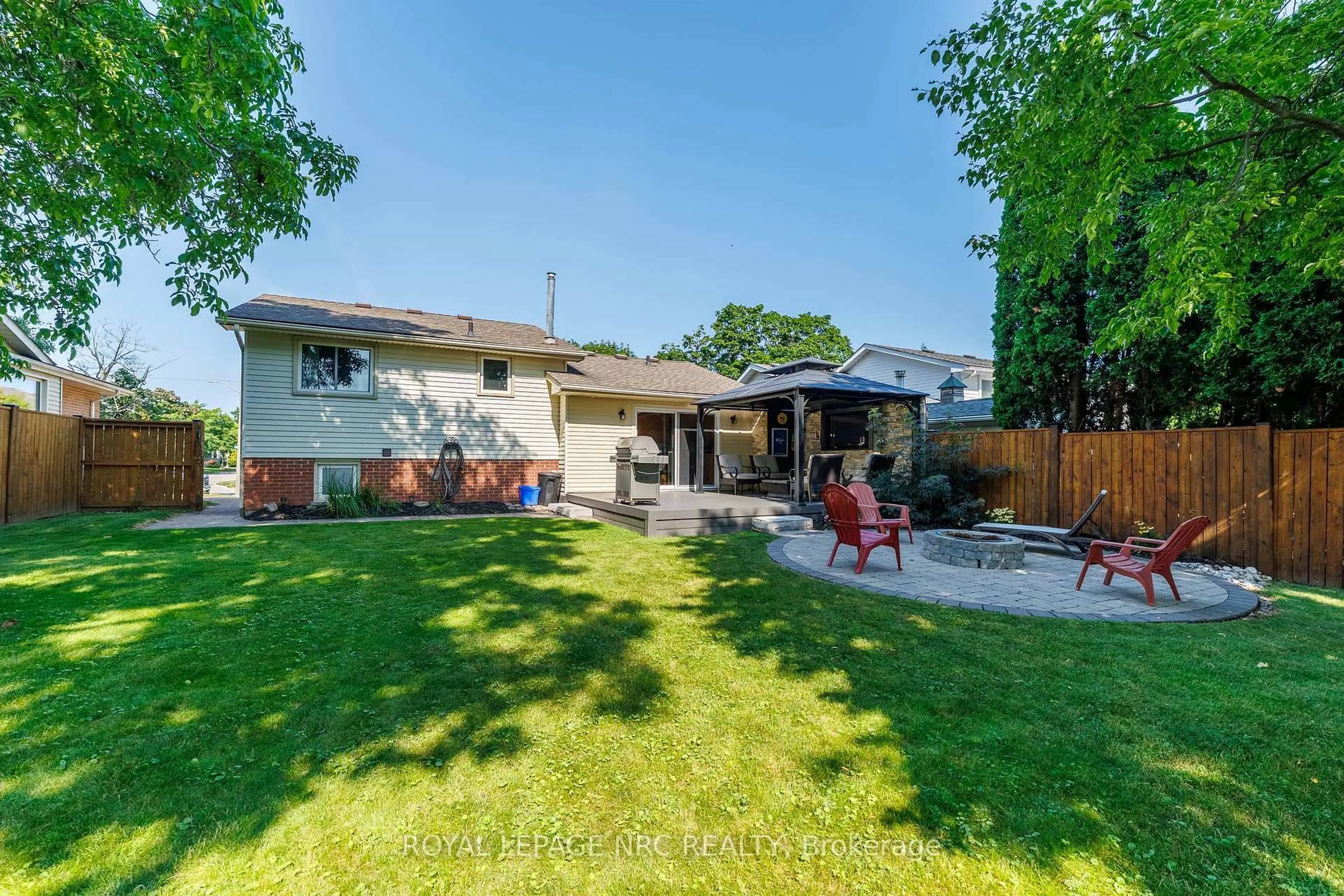 A pic from outside/outdoor area/front of a property/back of a property/a pic from drone, street for 12 Willcher Dr, St. Catharines Ontario L2M 7C8