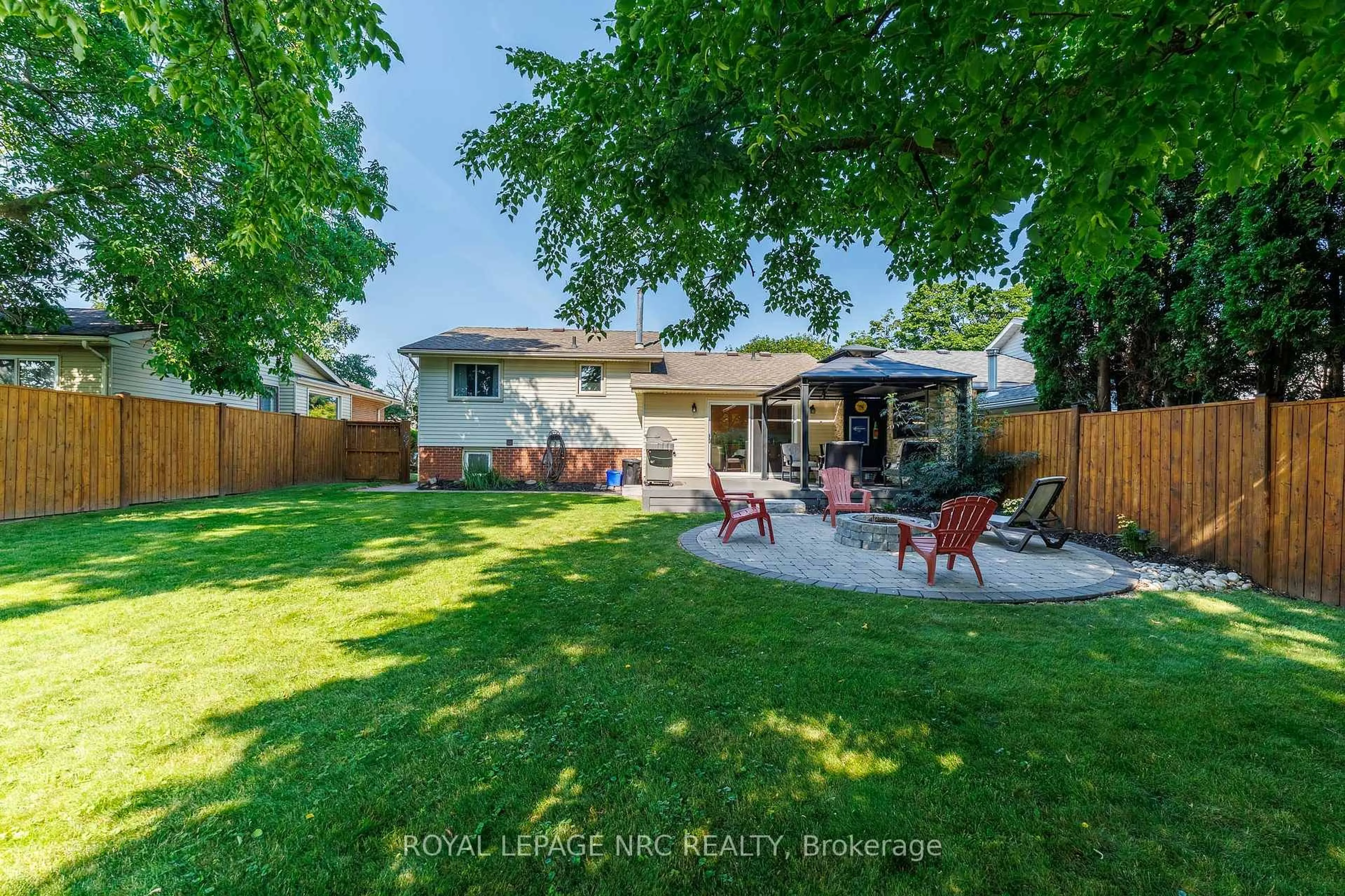A pic from outside/outdoor area/front of a property/back of a property/a pic from drone, street for 12 Willcher Dr, St. Catharines Ontario L2M 7C8