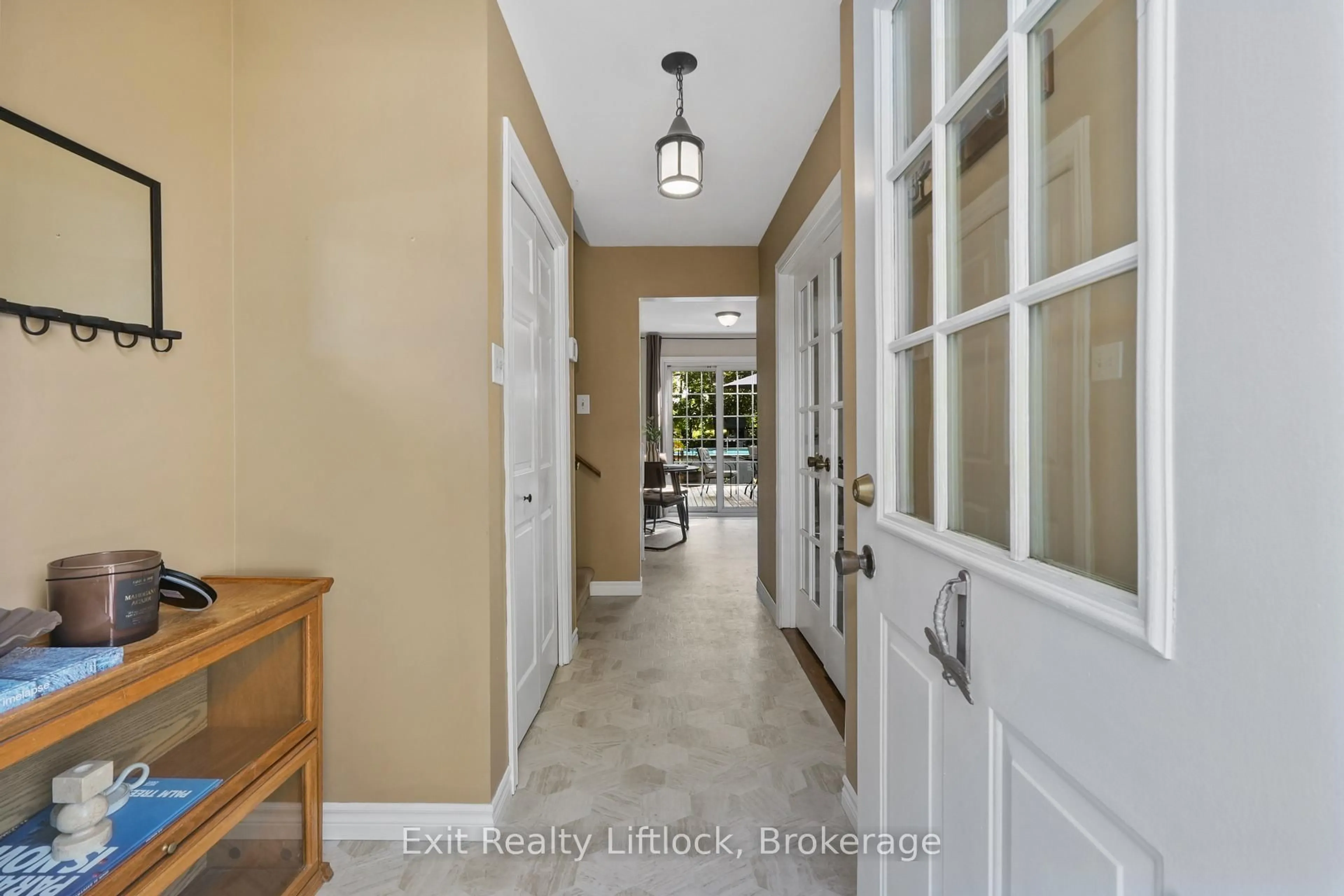 Indoor entryway for 117 Pinecrest Ave, Otonabee-South Monaghan Ontario K0L 2G0