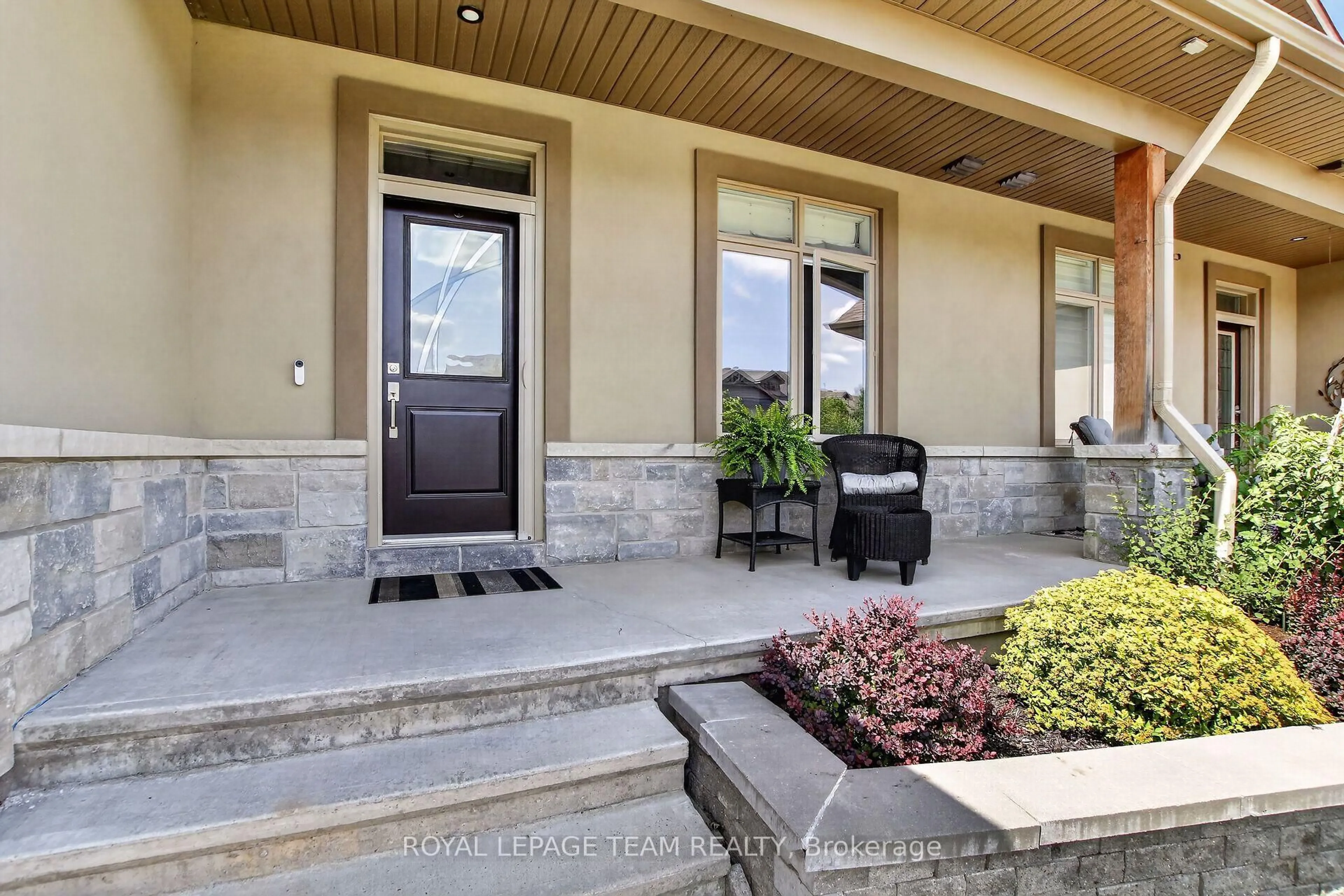Indoor entryway for 815 Jack Dalgity St, Almonte Ontario K0A 1A0