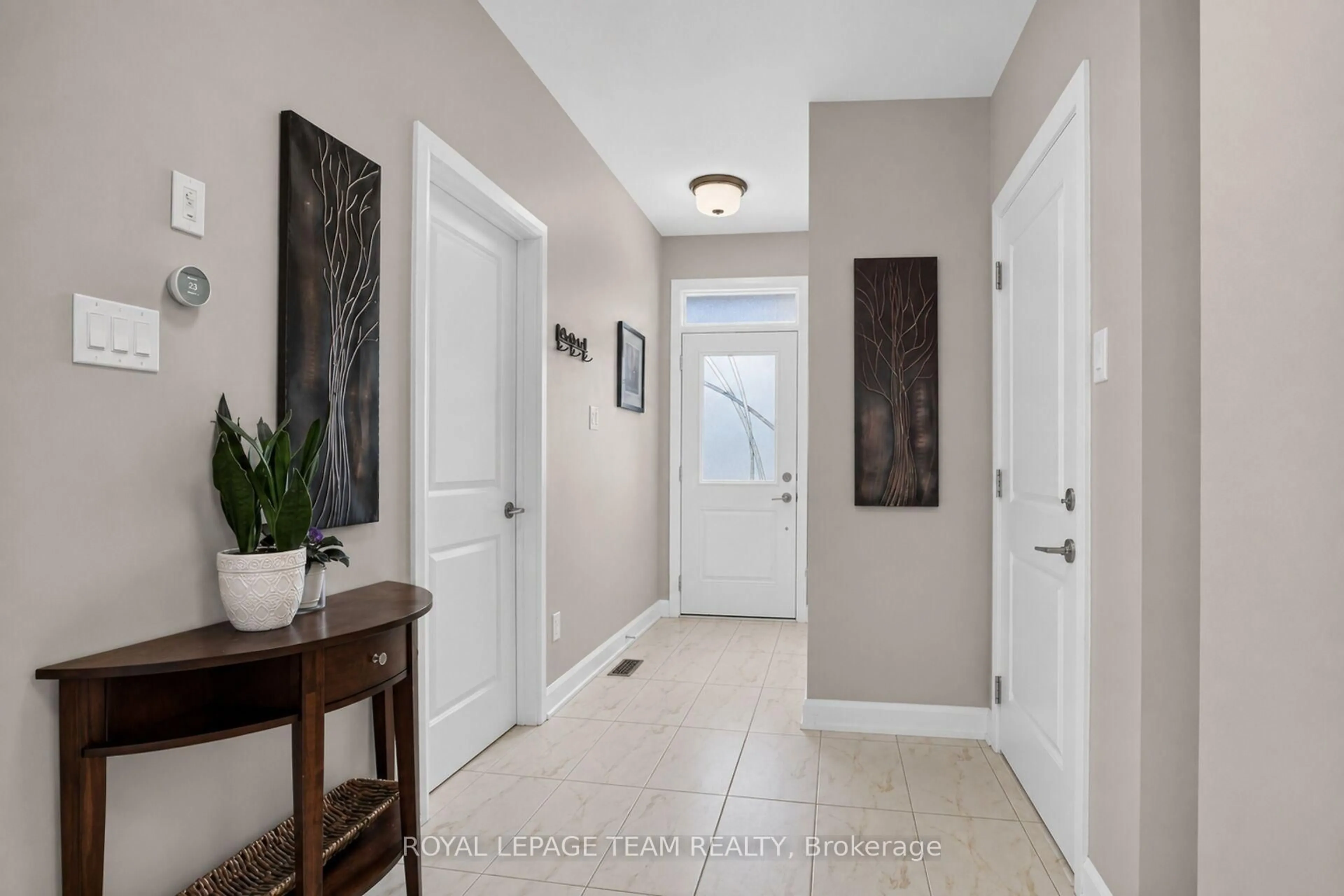 Indoor entryway for 815 Jack Dalgity St, Almonte Ontario K0A 1A0