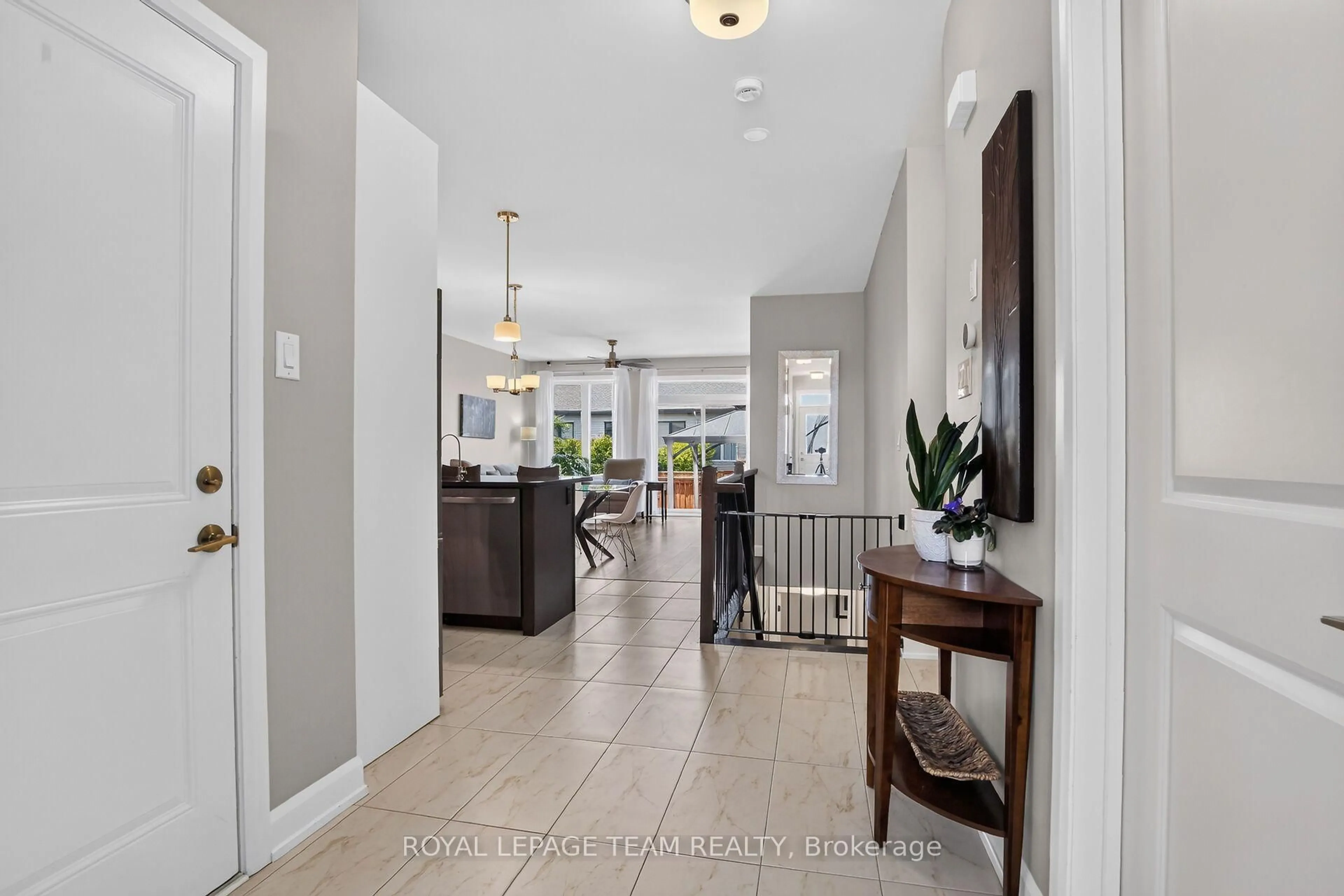 Indoor entryway for 815 Jack Dalgity St, Almonte Ontario K0A 1A0
