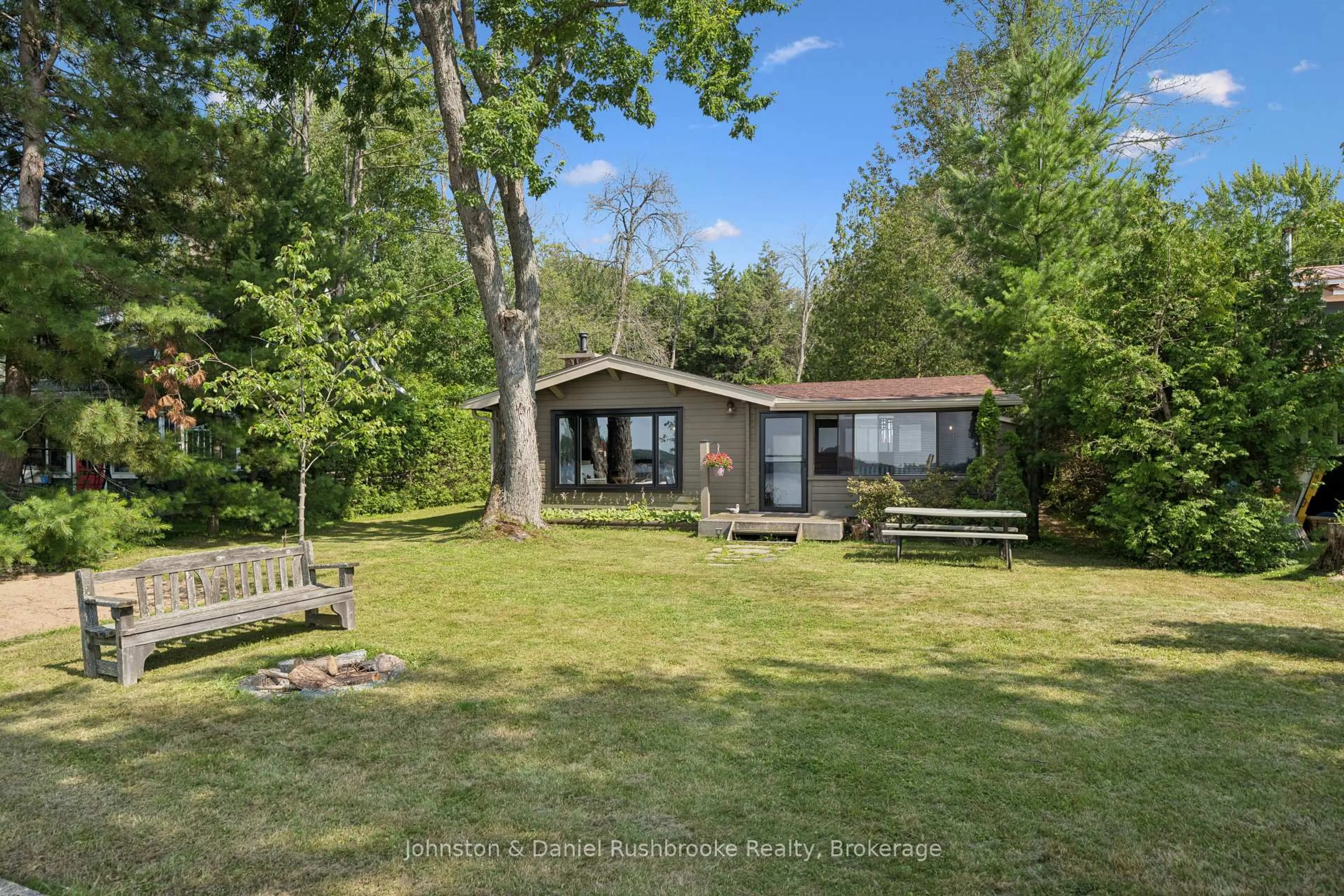 Unknown for 1046 Golden Point Rd, Bracebridge Ontario P1L 1W8