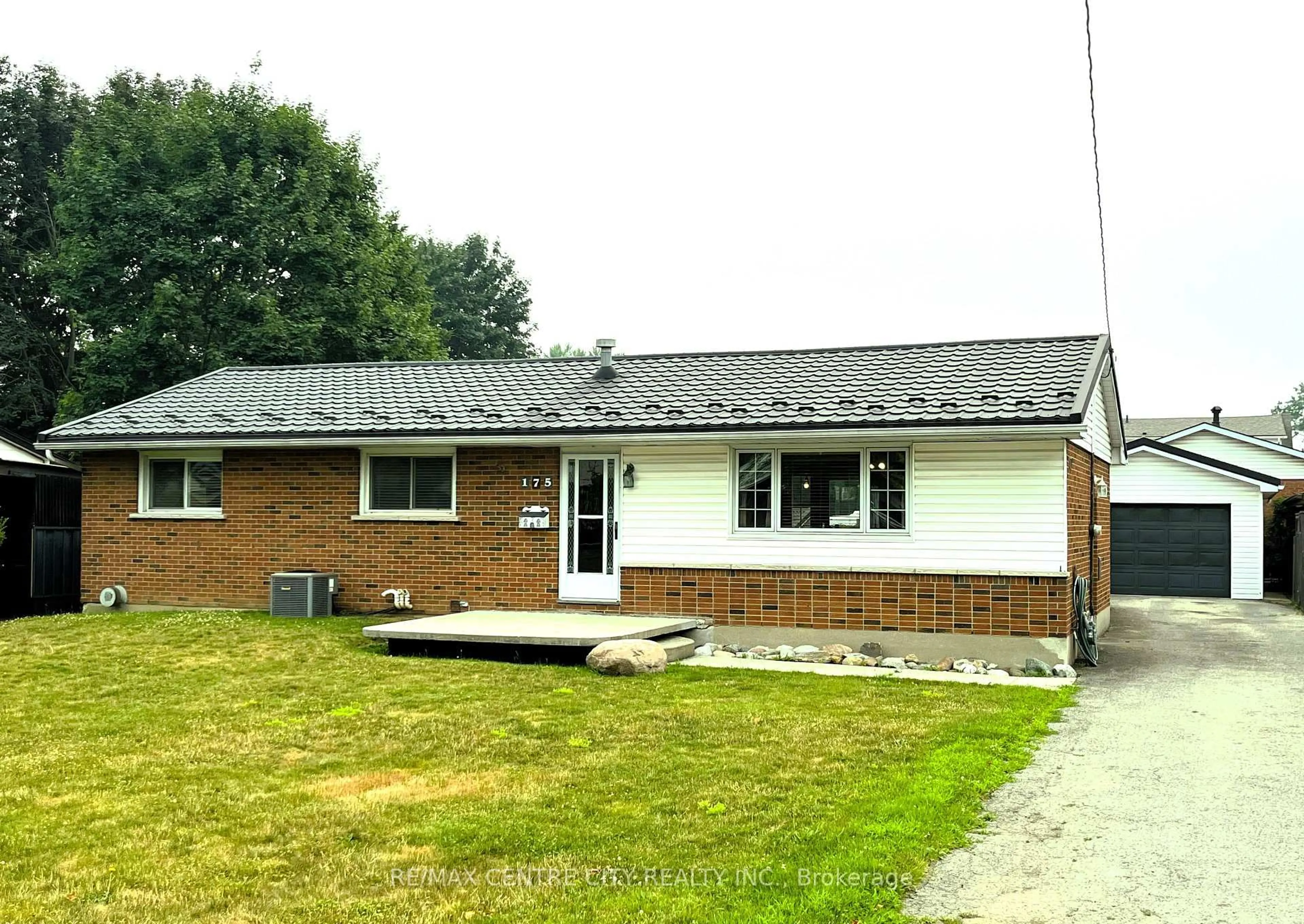 A pic from outside/outdoor area/front of a property/back of a property/a pic from drone, street for 175 Bancroft Rd, London East Ontario N5V 1E1