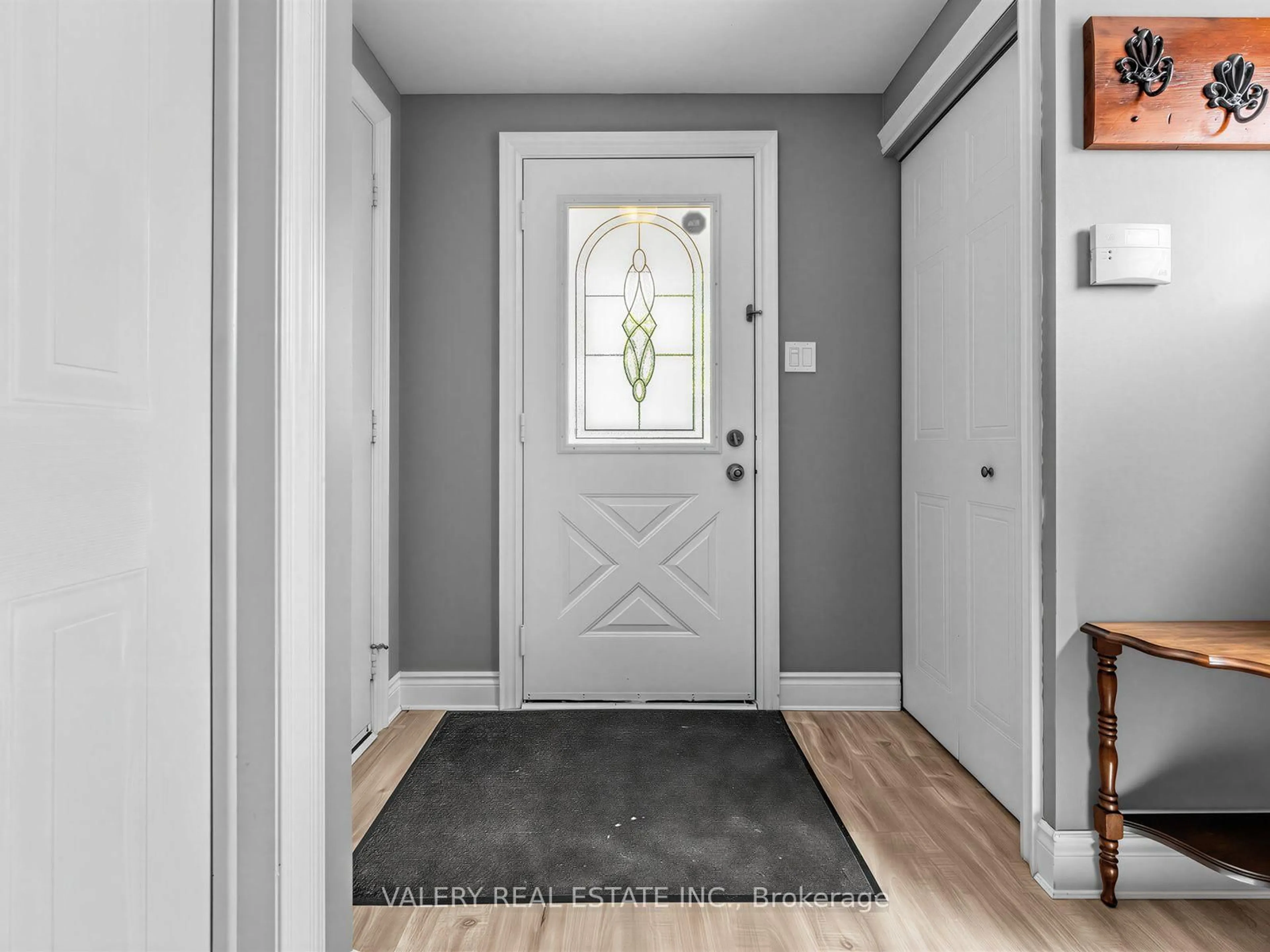 Indoor entryway for 466 Misty Cres, Kitchener Ontario N2B 3V6