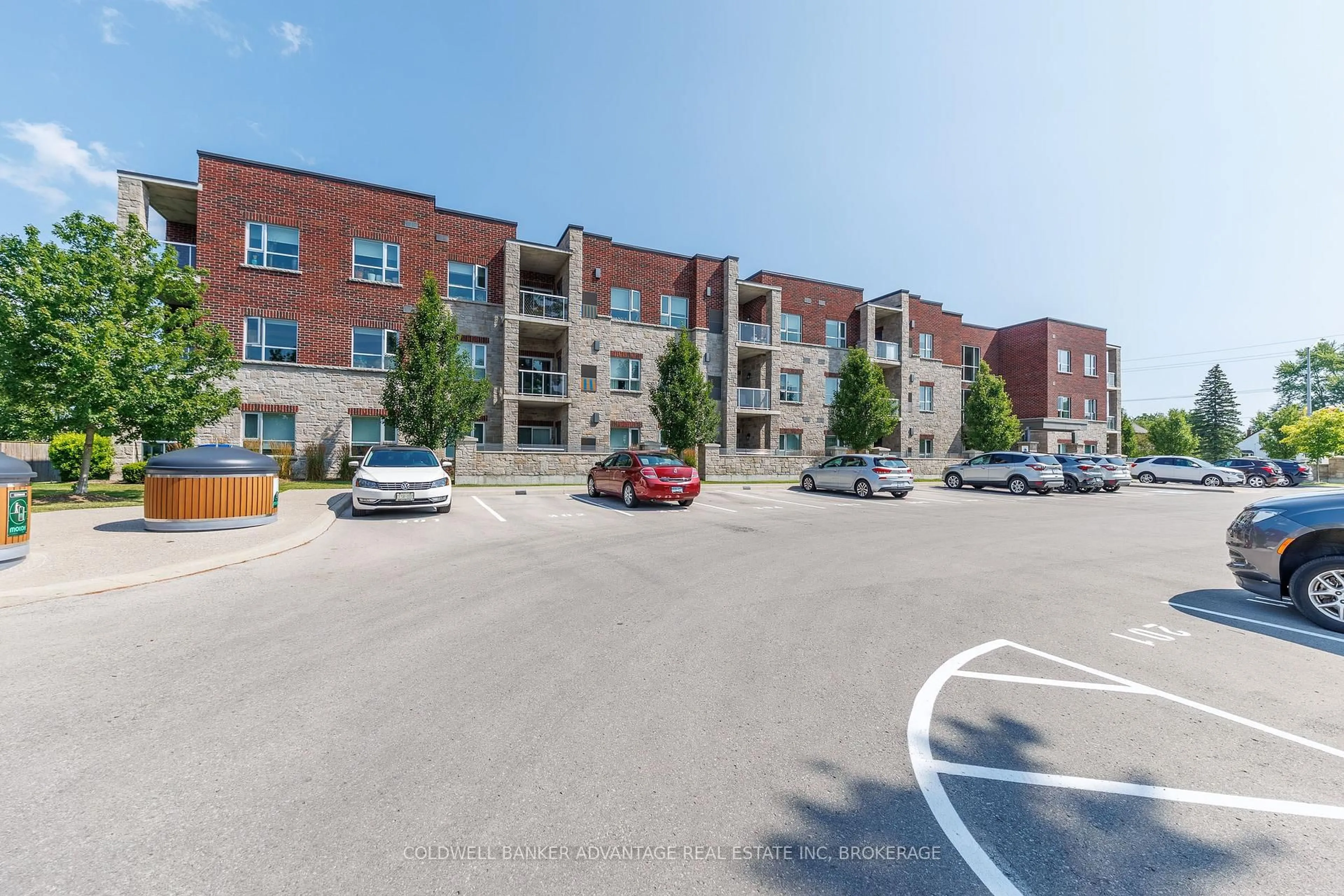 A pic from outside/outdoor area/front of a property/back of a property/a pic from drone, street for 529 South Pelham Rd #306, Welland Ontario L3C 0H7