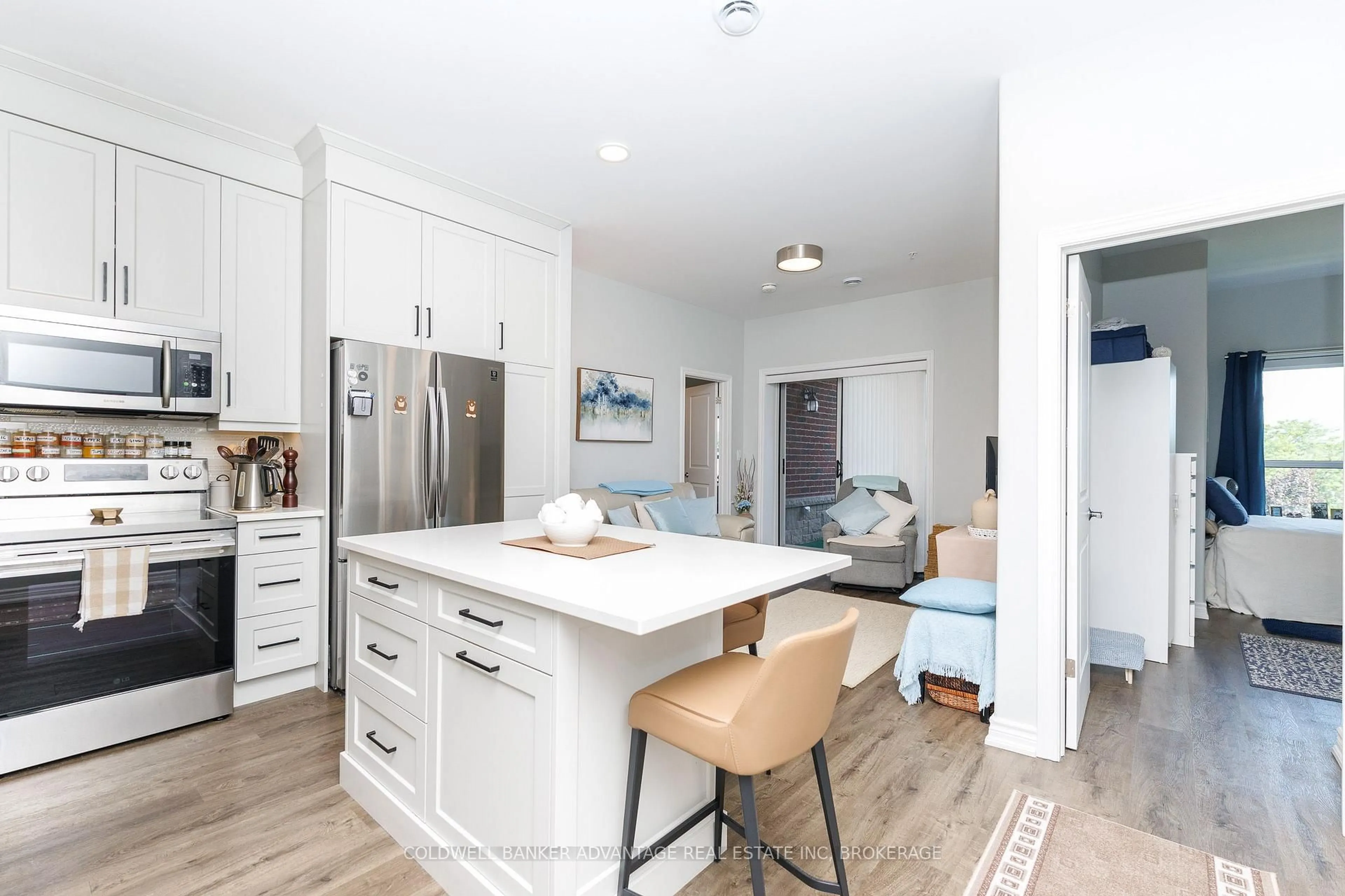 Open concept kitchen, unknown for 529 South Pelham Rd #306, Welland Ontario L3C 0H7