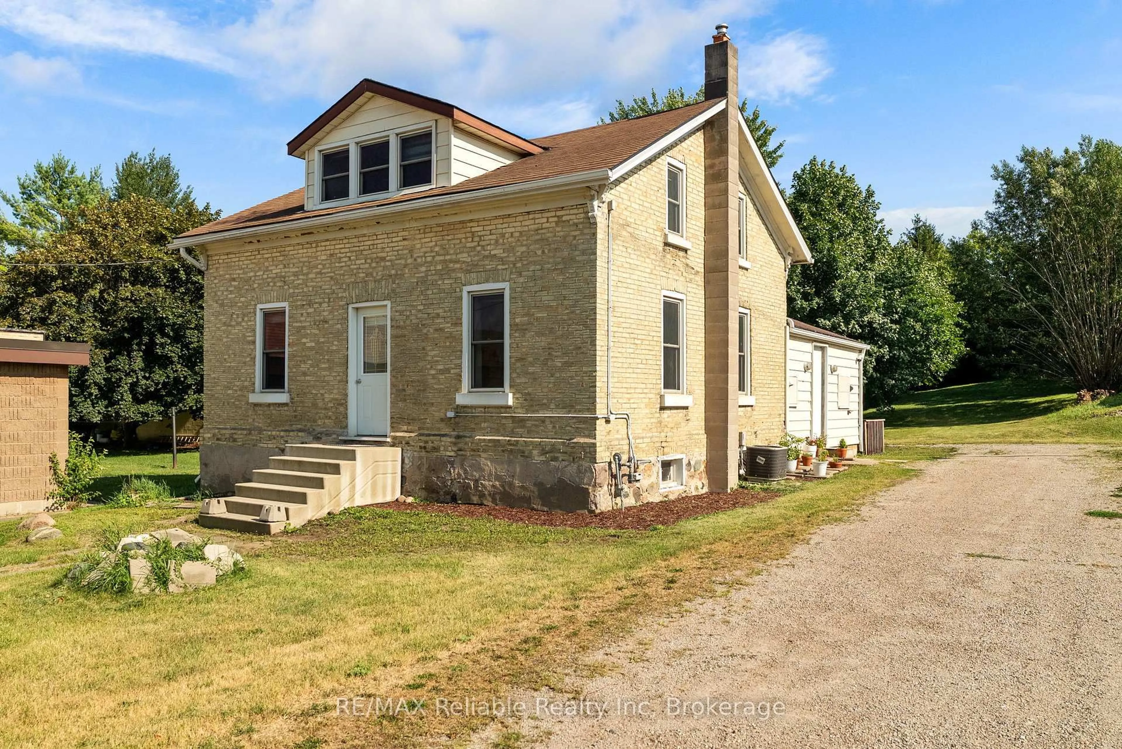 Unknown for 39 Main St, Bluewater Ontario N0M 2T0