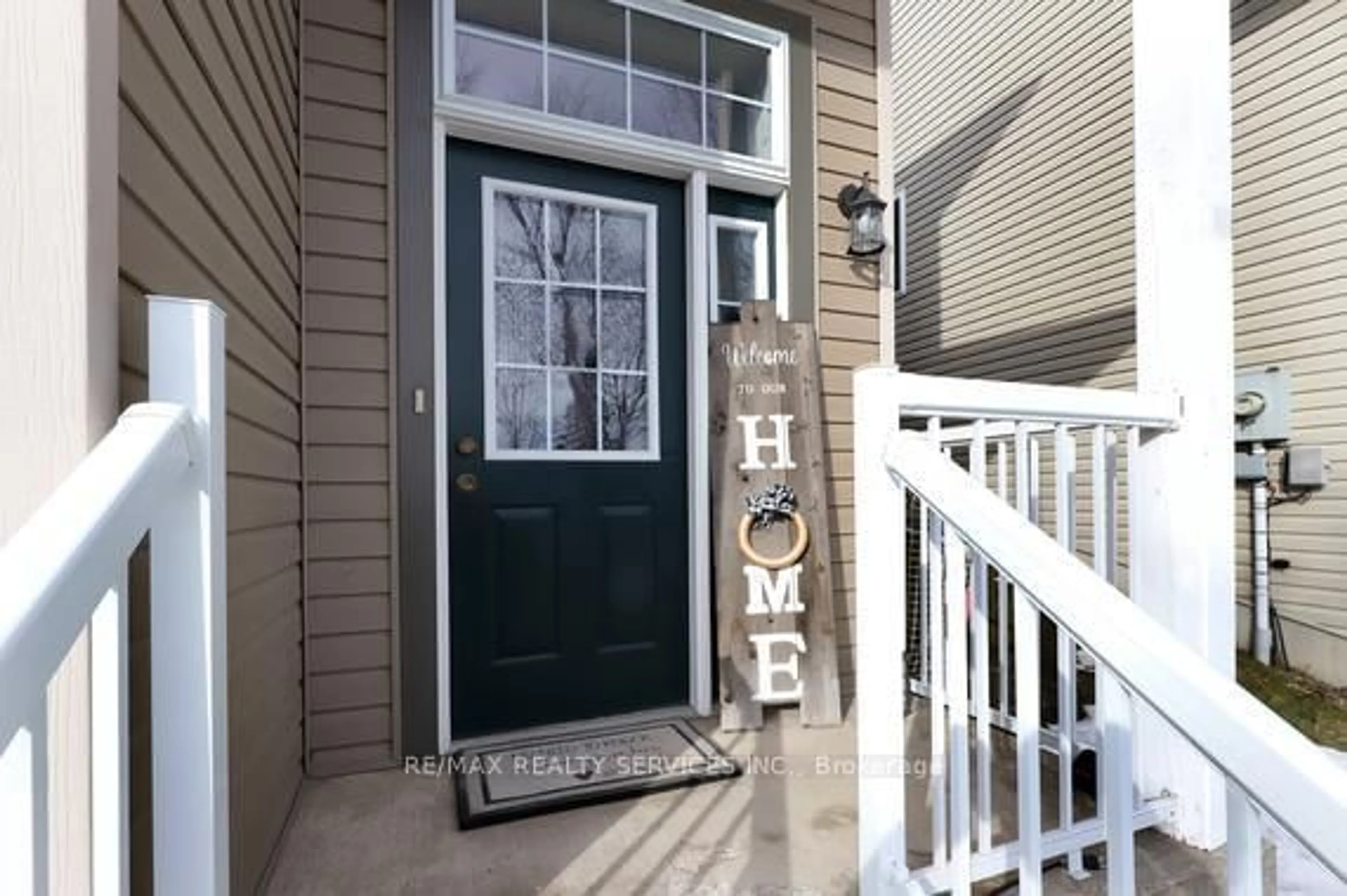 Indoor entryway for 52 Crozier St, East Luther Grand Valley Ontario L9W 5N6