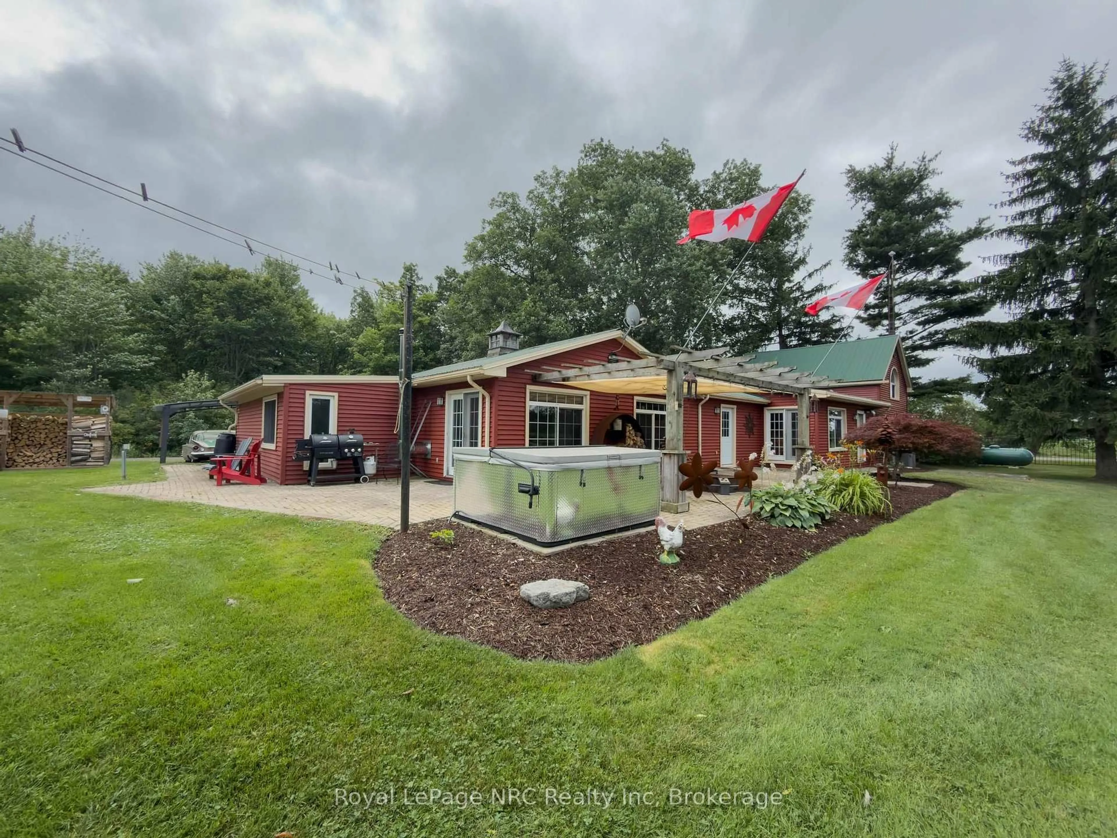 A pic from outside/outdoor area/front of a property/back of a property/a pic from drone, building for 64610 Concession 6 Rd, Wainfleet Ontario N1A 2W2