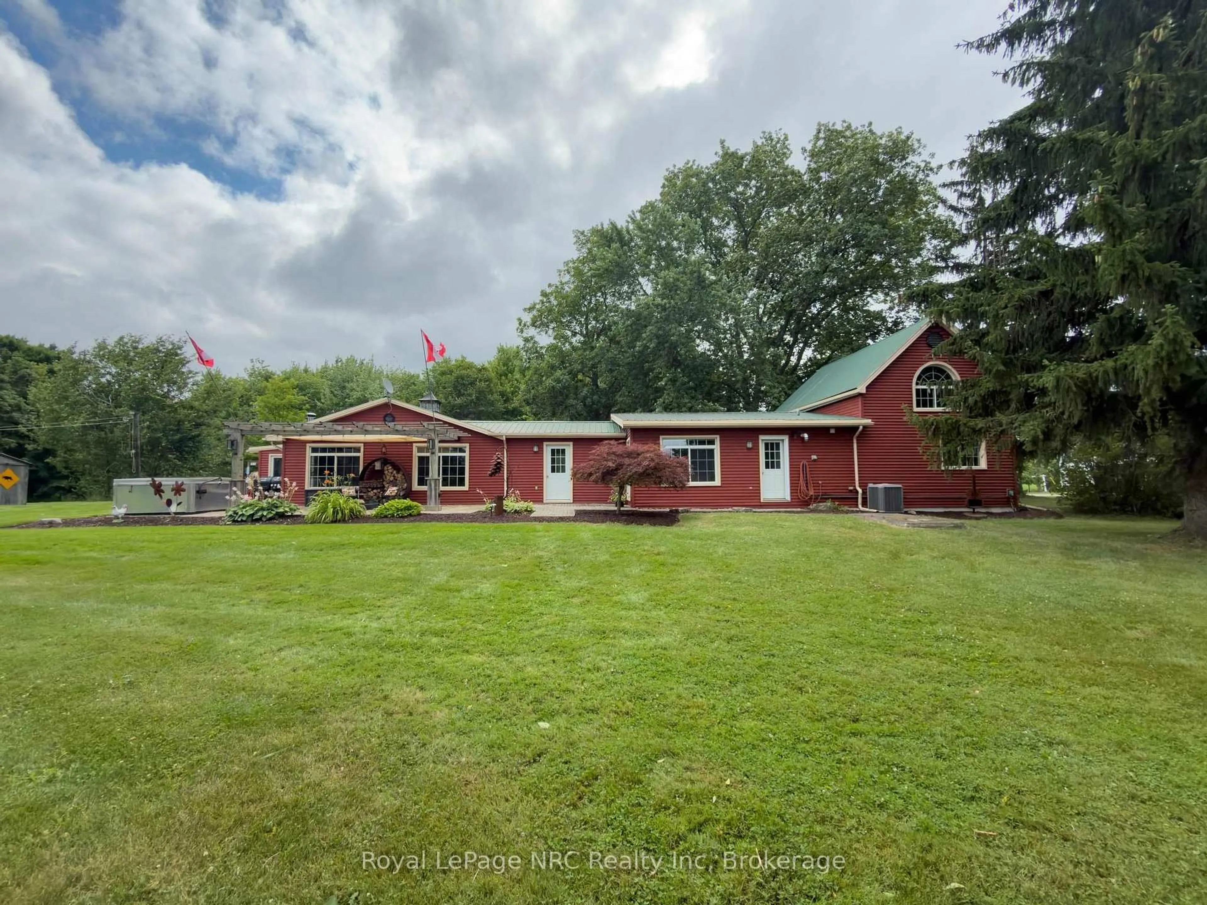 A pic from outside/outdoor area/front of a property/back of a property/a pic from drone, unknown for 64610 Concession 6 Rd, Wainfleet Ontario N1A 2W2