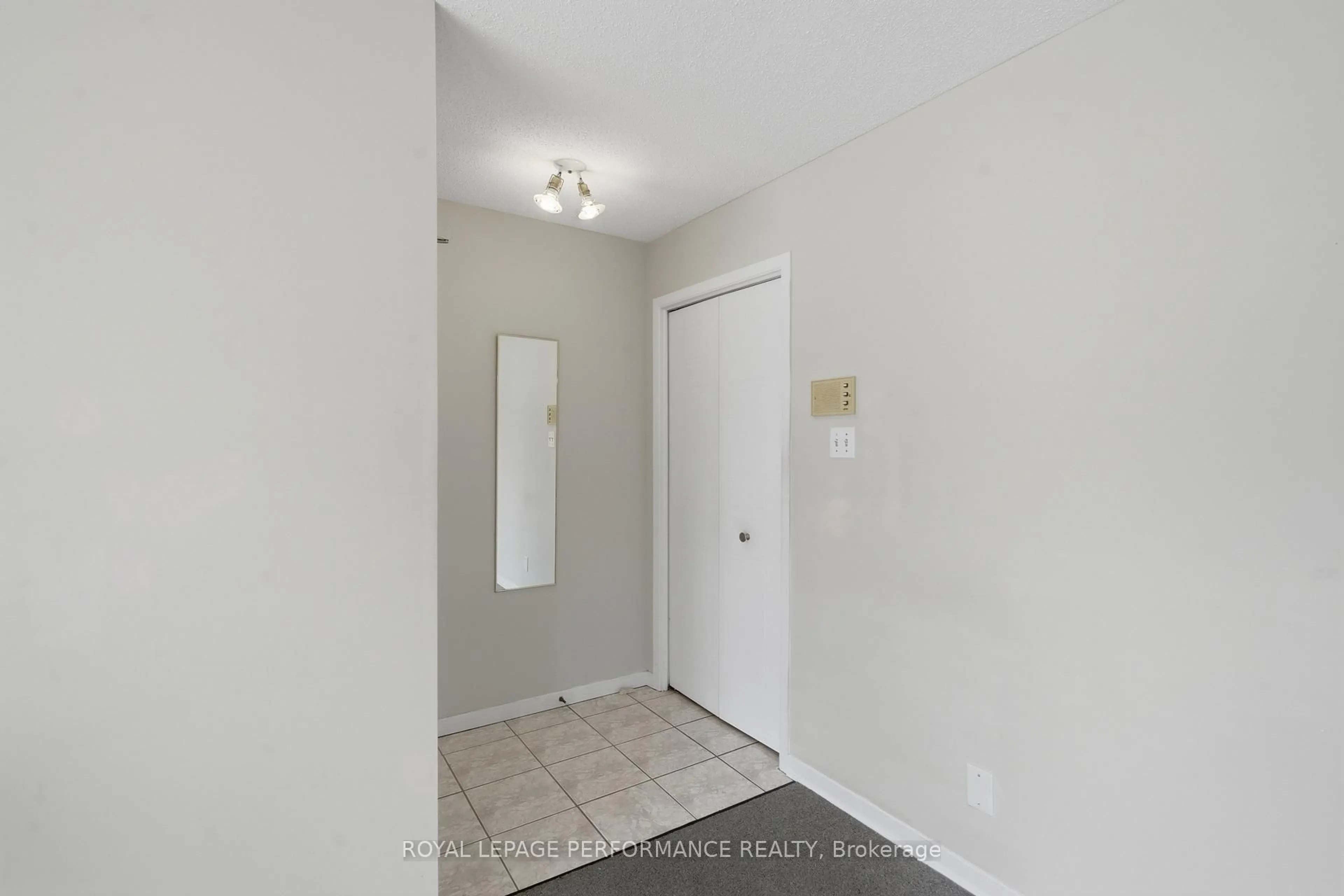 Indoor entryway for 471 Spence Ave #4, Hawkesbury Ontario K6A 3A4